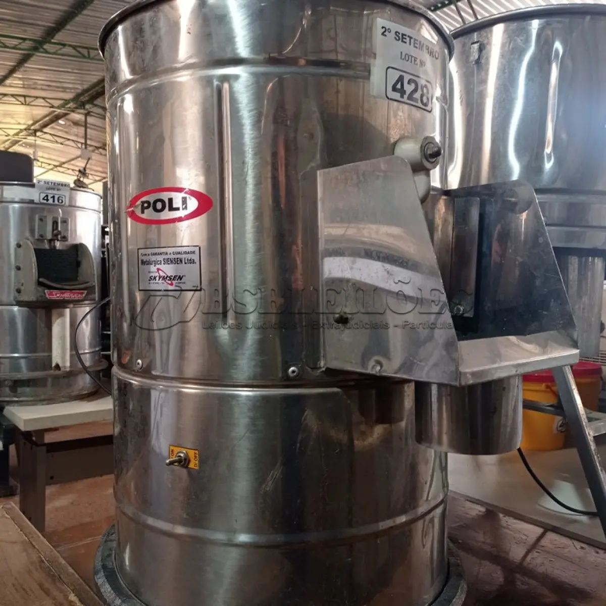 LOTE 428 - 01 DESCASCADOR DE BATATAS INDUSTRIAL. (NO ESTADO) ATENÇÃO! FAZER A VISITAÇÃO ANTES DE ARREMATAR, NÃO SABEMOS SE FUNCIONA. LEILÃO NÃO TEM GARANTIA E NEM DEVOLUÇÃO, SUJEITO A POSSÍVEIS AVARIAS VISÍVEIS/OCULTAS E/OU AUSÊNCIA DE COMPONENTES.