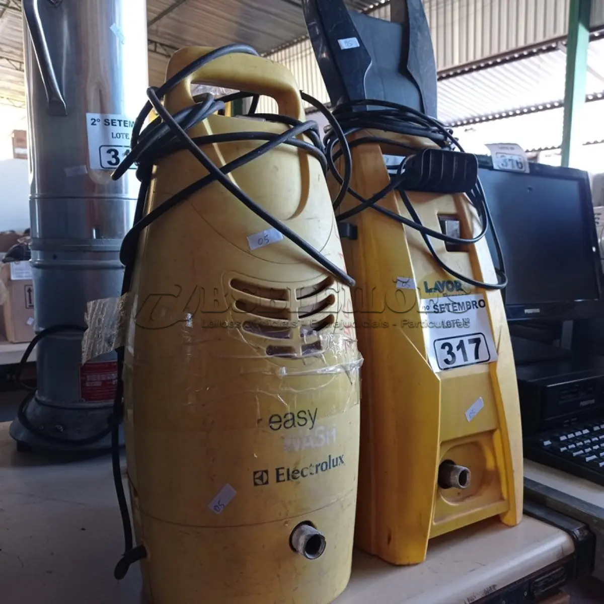 LOTE 317 - 02 LAVADORAS DE ALTA PRESSÃO MARCAS E MODELOS DIVERSOS. (NO ESTADO) ATENÇÃO! FAZER A VISITAÇÃO ANTES DE ARREMATAR, NÃO SABEMOS SE FUNCIONA. LEILÃO NÃO TEM GARANTIA E NEM DEVOLUÇÃO, SUJEITO A POSSÍVEIS AVARIAS VISÍVEIS/OCULTAS E/OU AUSÊNCIA DE COMPONENTES.