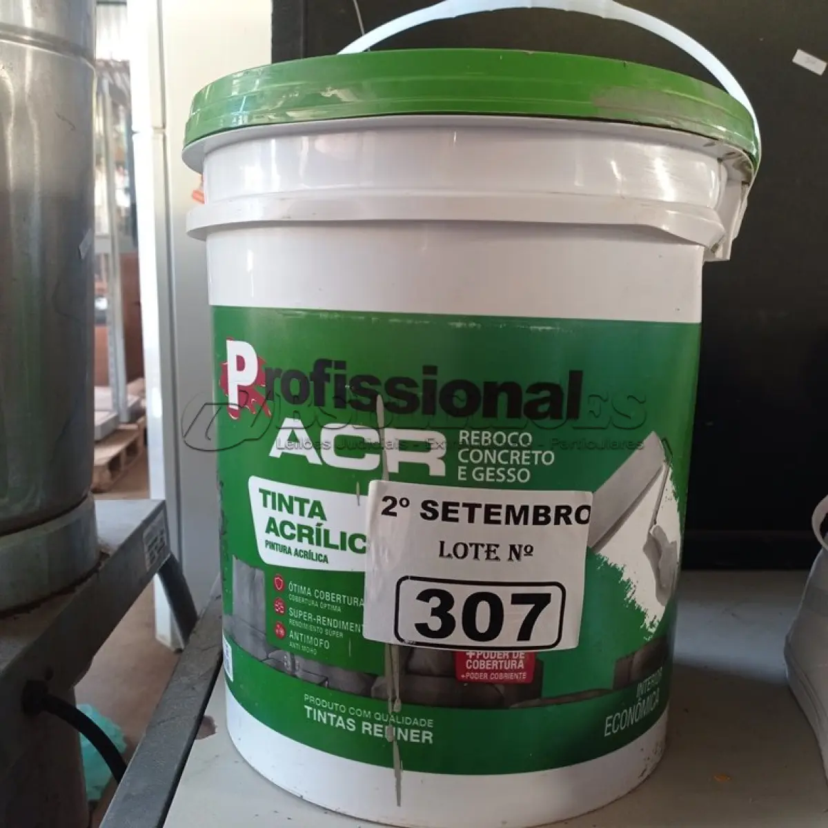 LOTE 307 - 01 BALDE DE TINTA ACRÍLICA 18L NA COR CONCRETO FOSCO. (NO ESTADO) ATENÇÃO! FAZER A VISITAÇÃO ANTES DE ARREMATAR, NÃO SABEMOS SE FUNCIONA. LEILÃO NÃO TEM GARANTIA E NEM DEVOLUÇÃO, SUJEITO A POSSÍVEIS AVARIAS VISÍVEIS/OCULTAS E/OU AUSÊNCIA DE COMPONENTES.