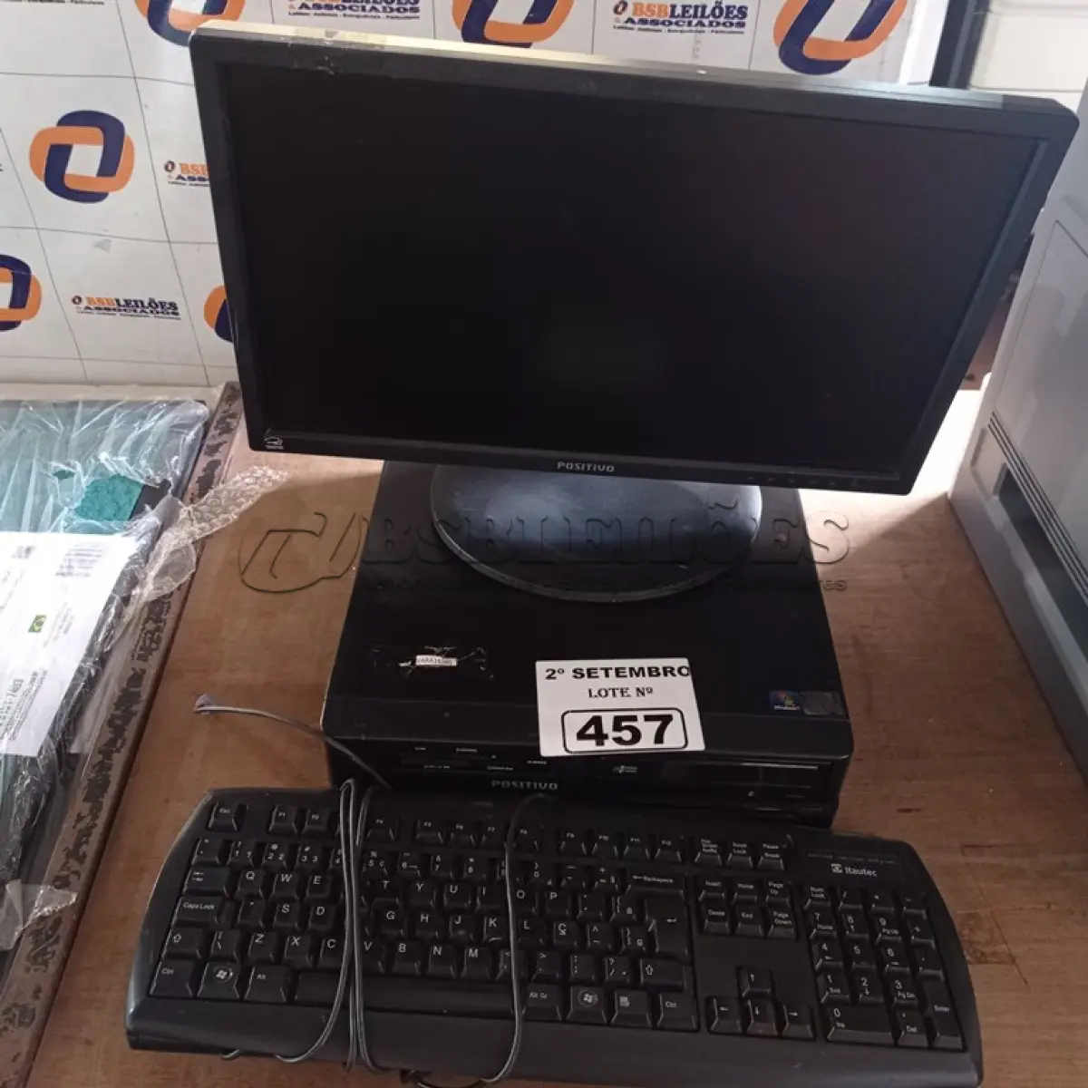 LOTE 457 - 01 CPU, 01 MONITOR E 02 TECLADOS. (NO ESTADO) ATENÇÃO! FAZER A VISITAÇÃO ANTES DE ARREMATAR, NÃO SABEMOS SE FUNCIONA. LEILÃO NÃO TEM GARANTIA E NEM DEVOLUÇÃO, SUJEITO A POSSÍVEIS AVARIAS VISÍVEIS/OCULTAS E/OU AUSÊNCIA DE COMPONENTES.