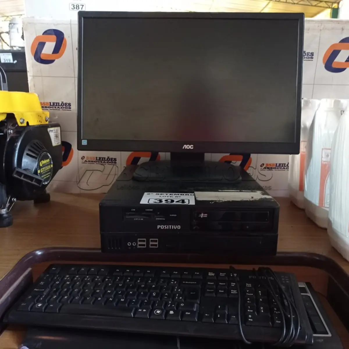 LOTE 394 - 01 CPU, 01 MONITOR E 02 TECLADOS. (NO ESTADO) ATENÇÃO! FAZER A VISITAÇÃO ANTES DE ARREMATAR, NÃO SABEMOS SE FUNCIONA. LEILÃO NÃO TEM GARANTIA E NEM DEVOLUÇÃO, SUJEITO A POSSÍVEIS AVARIAS VISÍVEIS/OCULTAS E/OU AUSÊNCIA DE COMPONENTES.