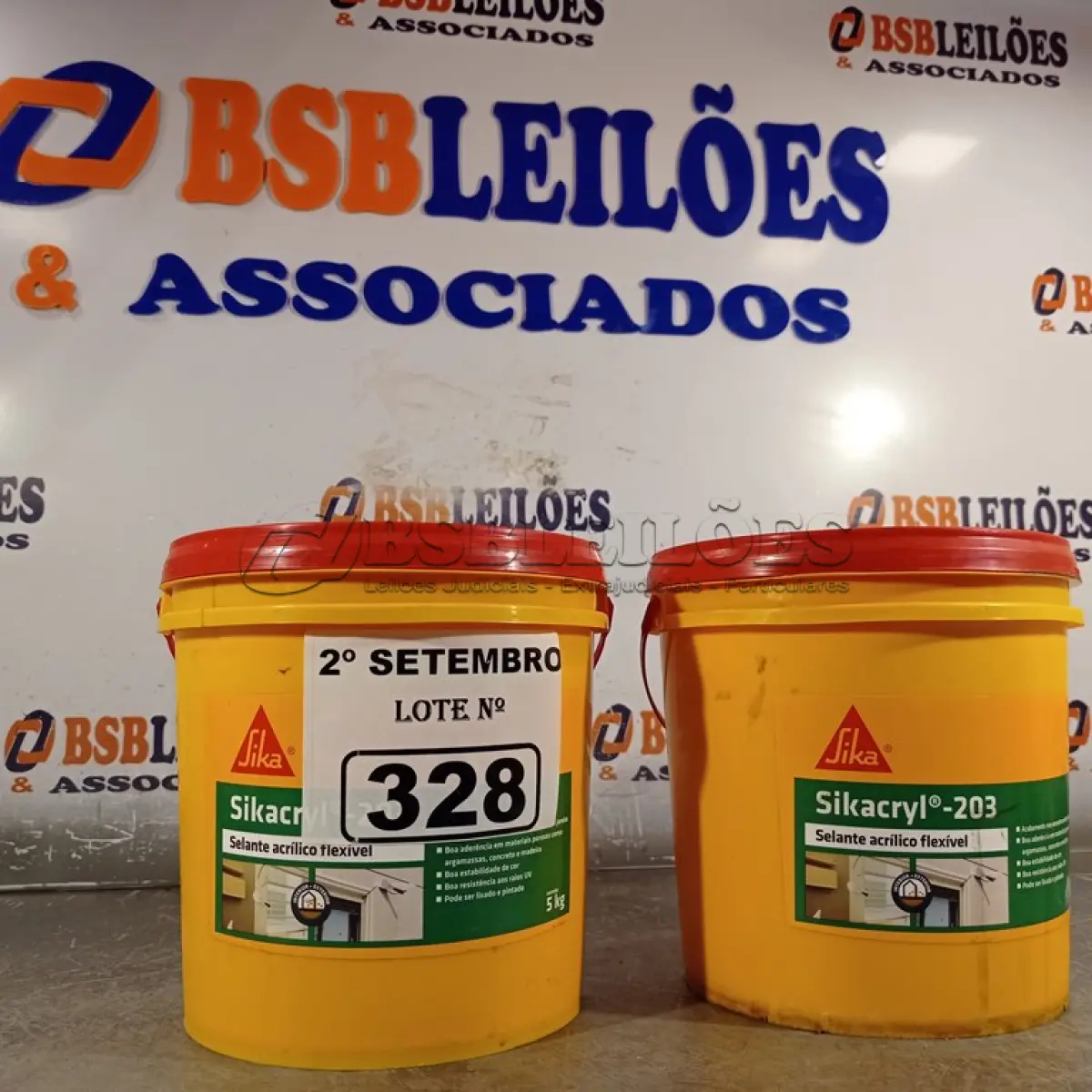 LOTE 328 - 02 BALDES DE SIKACRYL-203, SELANTE ACRÍLICO FLEXÍVEL 5KG. (NO ESTADO) ATENÇÃO! FAZER A VISITAÇÃO ANTES DE ARREMATAR, NÃO SABEMOS SE FUNCIONA. LEILÃO NÃO TEM GARANTIA E NEM DEVOLUÇÃO, SUJEITO A POSSÍVEIS AVARIAS VISÍVEIS/OCULTAS E/OU AUSÊNCIA DE COMPONENTES.