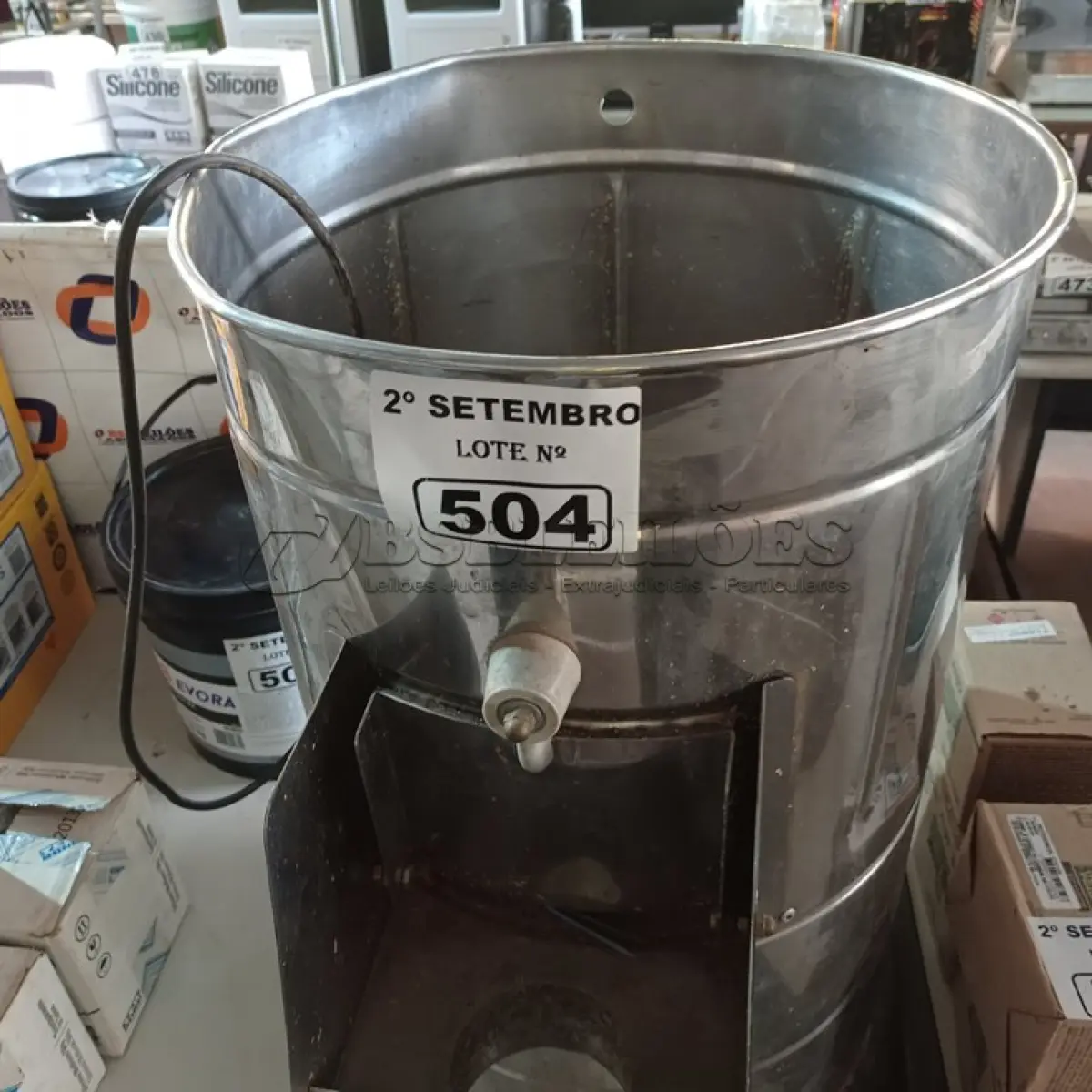 LOTE 504 - 01 DESCASCADOR DE BATATAS INDUSTRIAL. (NO ESTADO) ATENÇÃO! FAZER A VISITAÇÃO ANTES DE ARREMATAR, NÃO SABEMOS SE FUNCIONA. LEILÃO NÃO TEM GARANTIA E NEM DEVOLUÇÃO, SUJEITO A POSSÍVEIS AVARIAS VISÍVEIS/OCULTAS E/OU AUSÊNCIA DE COMPONENTES.
