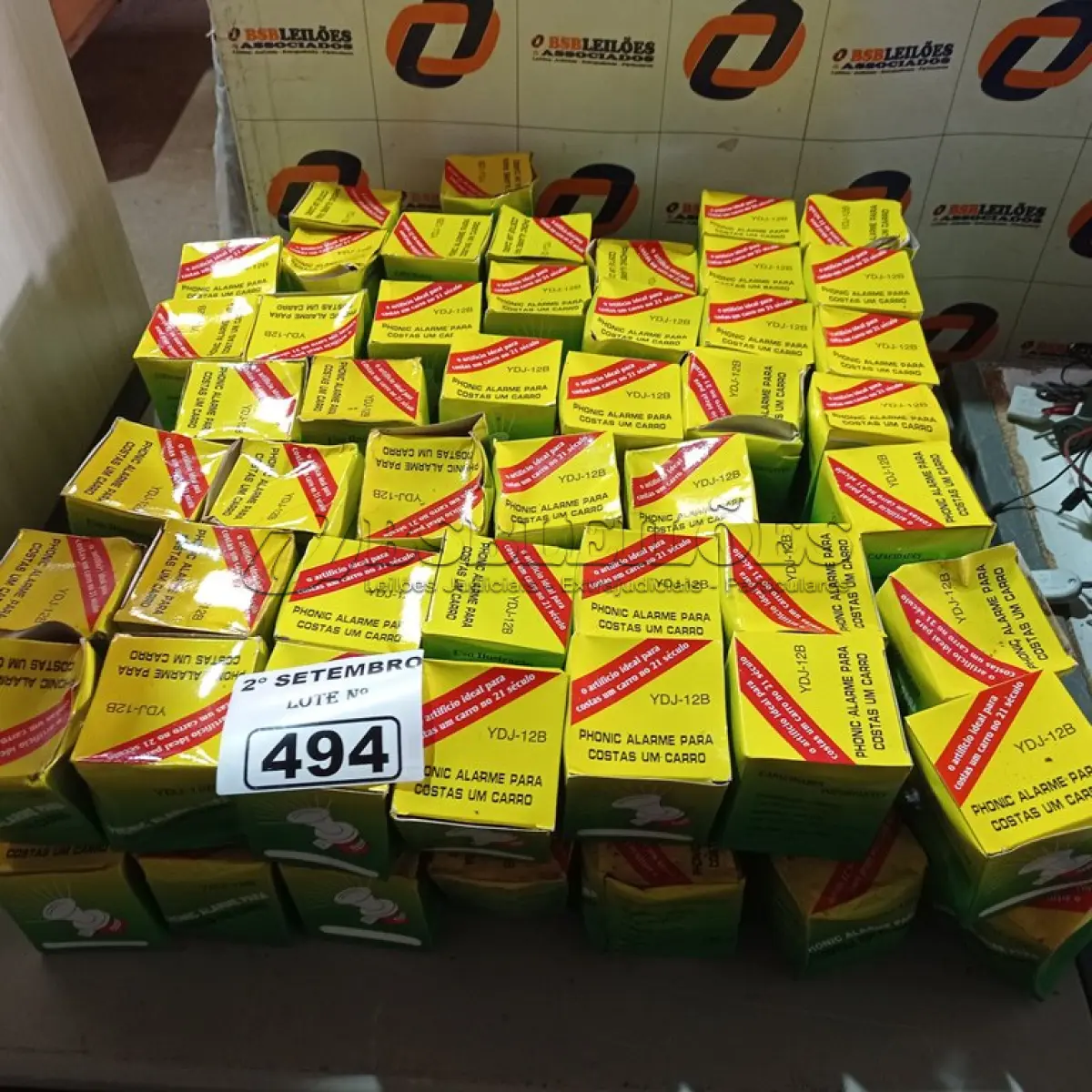 LOTE 494 - 01 LOTE COM GRANDE QUANTIDADE DE SIRENES DE RÉ PARA CAMINHÃO. (NO ESTADO) ATENÇÃO! FAZER A VISITAÇÃO ANTES DE ARREMATAR, NÃO SABEMOS SE FUNCIONA. LEILÃO NÃO TEM GARANTIA E NEM DEVOLUÇÃO, SUJEITO A POSSÍVEIS AVARIAS VISÍVEIS/OCULTAS E/OU AUSÊNCIA DE COMPONENTES.