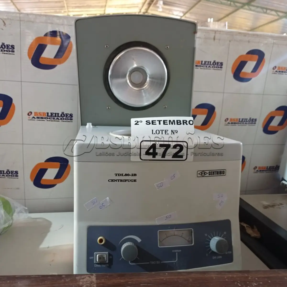 LOTE 472 - 01 CENTRIFUGA TDL80-2B. (NO ESTADO) ATENÇÃO! FAZER A VISITAÇÃO ANTES DE ARREMATAR, NÃO SABEMOS SE FUNCIONA. LEILÃO NÃO TEM GARANTIA E NEM DEVOLUÇÃO, SUJEITO A POSSÍVEIS AVARIAS VISÍVEIS/OCULTAS E/OU AUSÊNCIA DE COMPONENTES.