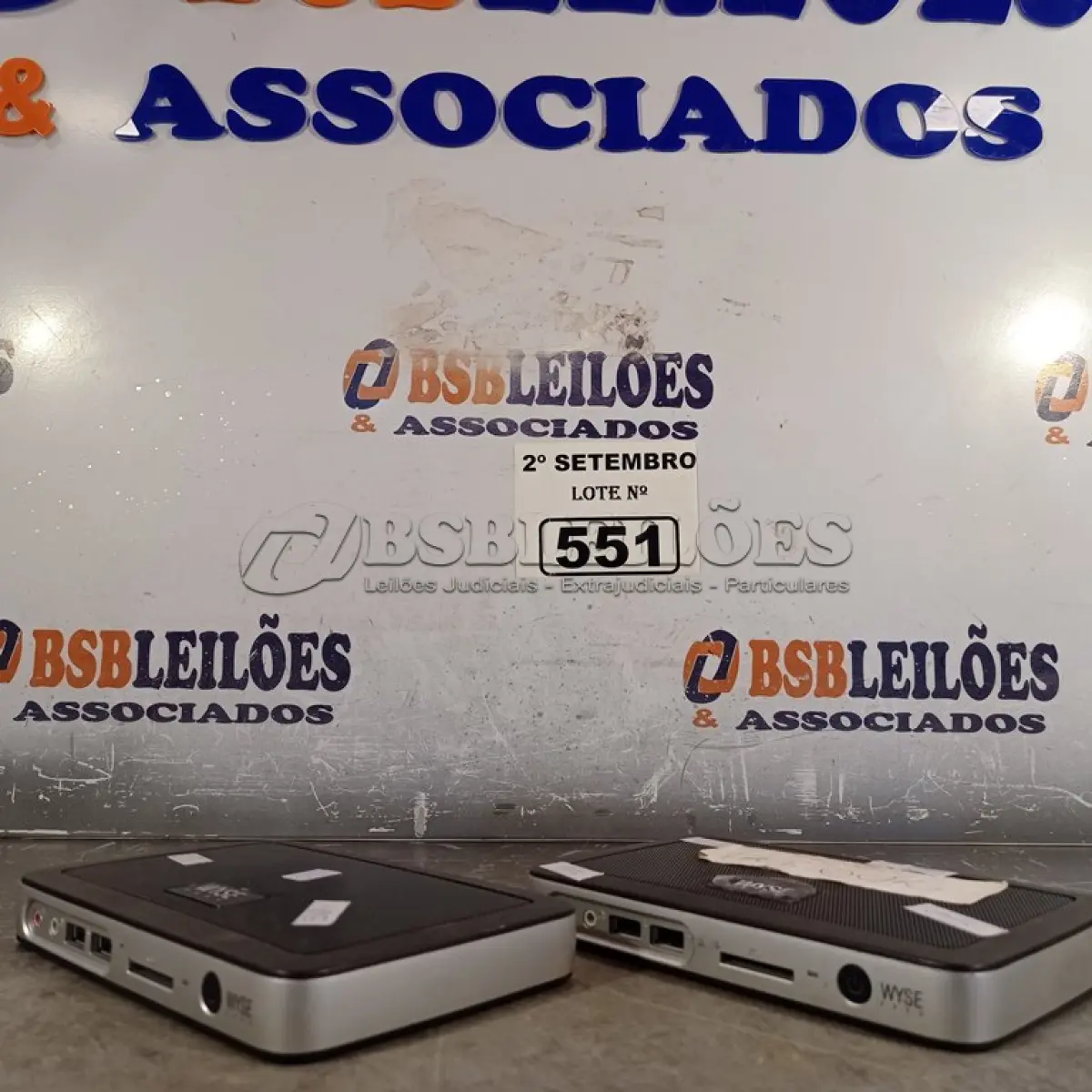 LOTE 551 - 02 TERMINAIS WYSE. (NO ESTADO) ATENÇÃO! FAZER A VISITAÇÃO ANTES DE ARREMATAR, NÃO SABEMOS SE FUNCIONA. LEILÃO NÃO TEM GARANTIA E NEM DEVOLUÇÃO, SUJEITO A POSSÍVEIS AVARIAS VISÍVEIS/OCULTAS E/OU AUSÊNCIA DE COMPONENTES.