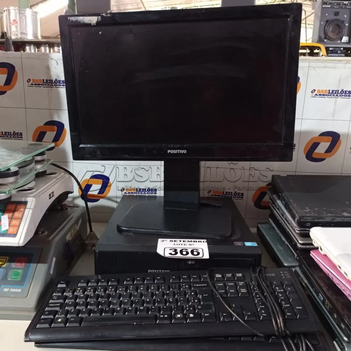 LOTE 366 - 01 CPU, 01 MONITOR E 02 TECLADOS. (NO ESTADO) ATENÇÃO! FAZER A VISITAÇÃO ANTES DE ARREMATAR, NÃO SABEMOS SE FUNCIONA. LEILÃO NÃO TEM GARANTIA E NEM DEVOLUÇÃO, SUJEITO A POSSÍVEIS AVARIAS VISÍVEIS/OCULTAS E/OU AUSÊNCIA DE COMPONENTES.
