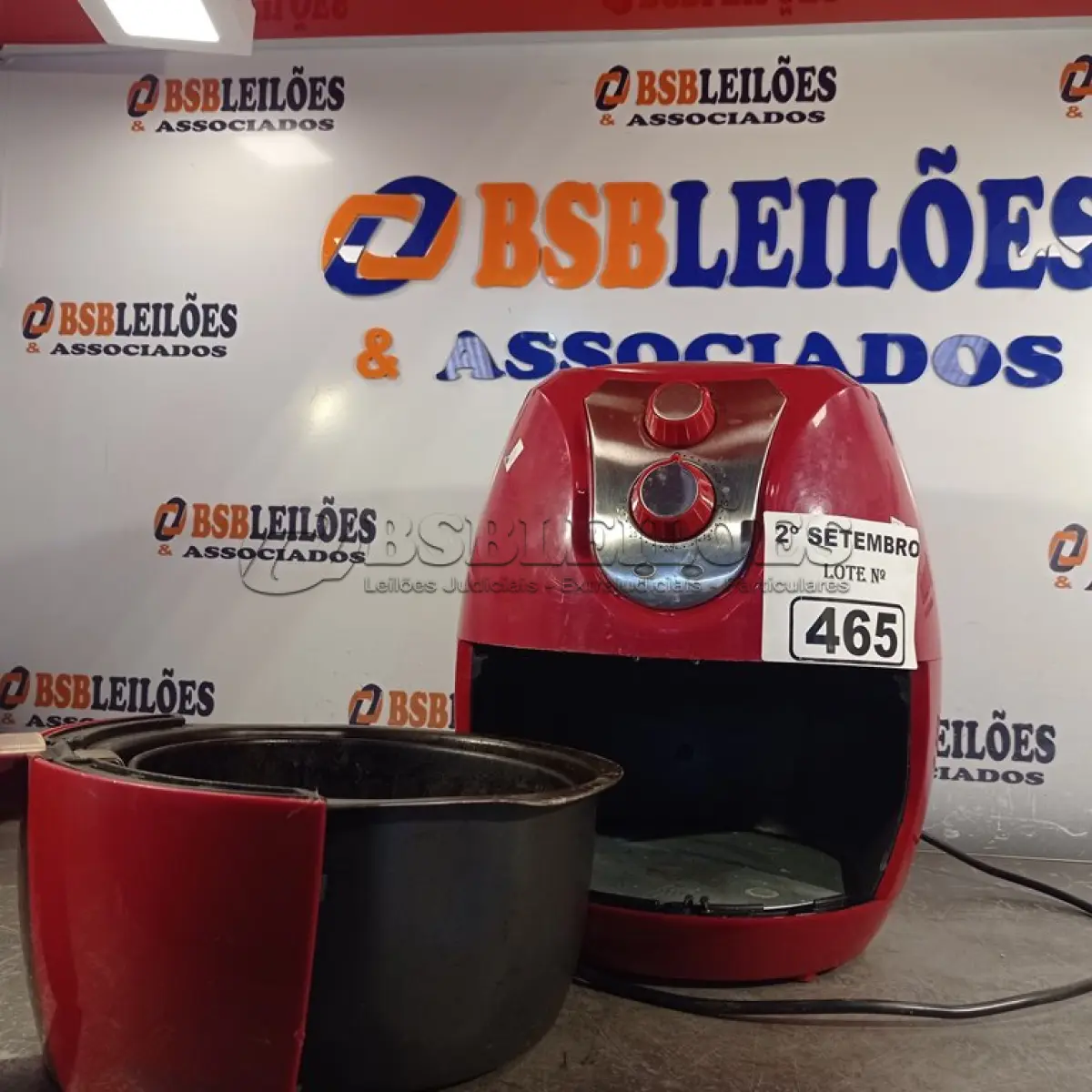 LOTE 465 - 01 AIR FRY MARCA BRITÂNIA 220V. (NO ESTADO) ATENÇÃO! FAZER A VISITAÇÃO ANTES DE ARREMATAR, NÃO SABEMOS SE FUNCIONA. LEILÃO NÃO TEM GARANTIA E NEM DEVOLUÇÃO, SUJEITO A POSSÍVEIS AVARIAS VISÍVEIS/OCULTAS E/OU AUSÊNCIA DE COMPONENTES.