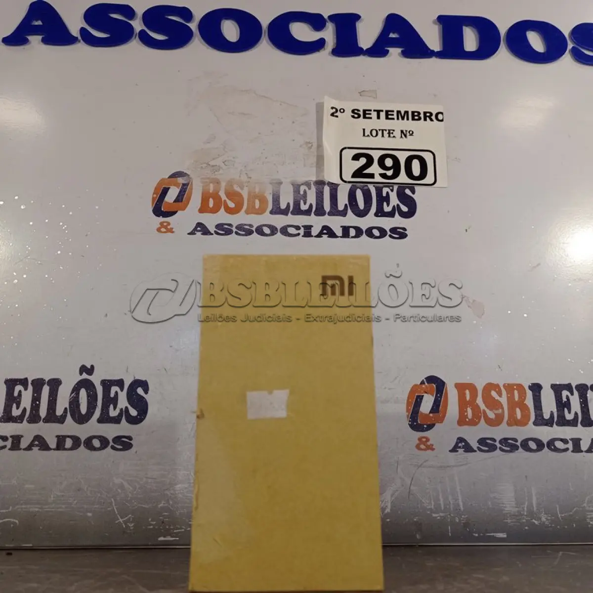 LOTE 290 - 01 CELULAR REDMI. (NO ESTADO) ATENÇÃO! FAZER A VISITAÇÃO ANTES DE ARREMATAR, NÃO SABEMOS SE FUNCIONA. LEILÃO NÃO TEM GARANTIA E NEM DEVOLUÇÃO, SUJEITO A POSSÍVEIS AVARIAS VISÍVEIS/OCULTAS E/OU AUSÊNCIA DE COMPONENTES.