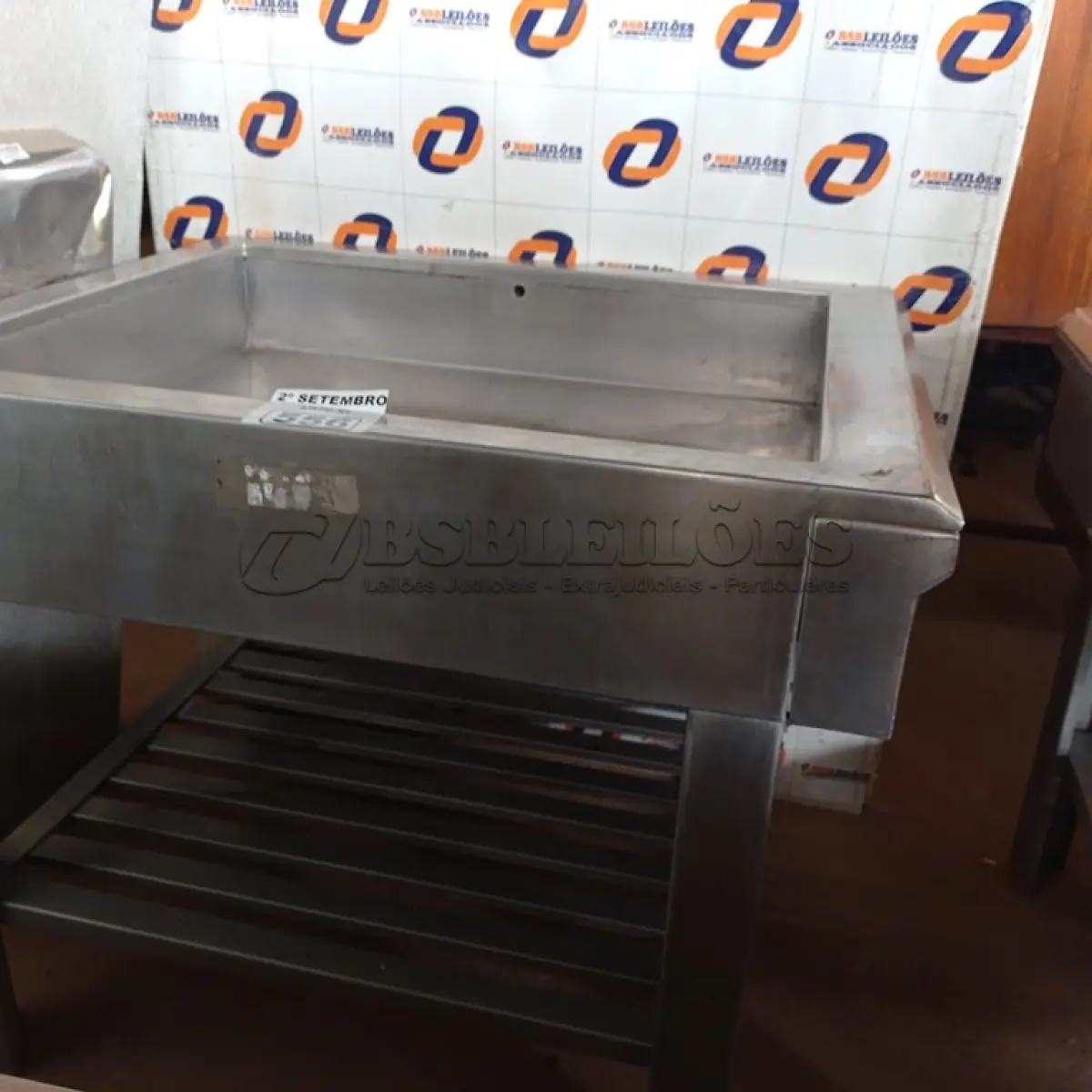LOTE 556 - 01 BANHO MARIA EM AÇO INOX. (NO ESTADO) ATENÇÃO! FAZER A VISITAÇÃO ANTES DE ARREMATAR, NÃO SABEMOS SE FUNCIONA. LEILÃO NÃO TEM GARANTIA E NEM DEVOLUÇÃO, SUJEITO A POSSÍVEIS AVARIAS VISÍVEIS/OCULTAS E/OU AUSÊNCIA DE COMPONENTES.