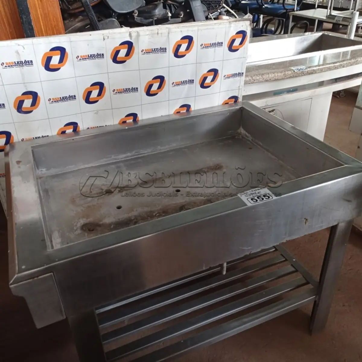LOTE 555 - 01 BANHO MARIA EM AÇO INOX. (NO ESTADO) ATENÇÃO! FAZER A VISITAÇÃO ANTES DE ARREMATAR, NÃO SABEMOS SE FUNCIONA. LEILÃO NÃO TEM GARANTIA E NEM DEVOLUÇÃO, SUJEITO A POSSÍVEIS AVARIAS VISÍVEIS/OCULTAS E/OU AUSÊNCIA DE COMPONENTES.