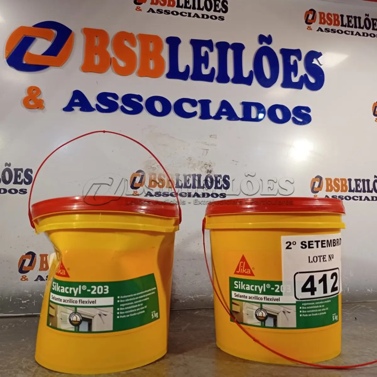 LOTE 412 - 02 BALDES DE SIKACRYL-203, SELANTE ACRÍLICO FLEXÍVEL 5KG. (NO ESTADO) ATENÇÃO! FAZER A VISITAÇÃO ANTES DE ARREMATAR, NÃO SABEMOS SE FUNCIONA. LEILÃO NÃO TEM GARANTIA E NEM DEVOLUÇÃO, SUJEITO A POSSÍVEIS AVARIAS VISÍVEIS/OCULTAS E/OU AUSÊNCIA DE COMPONENTES.
