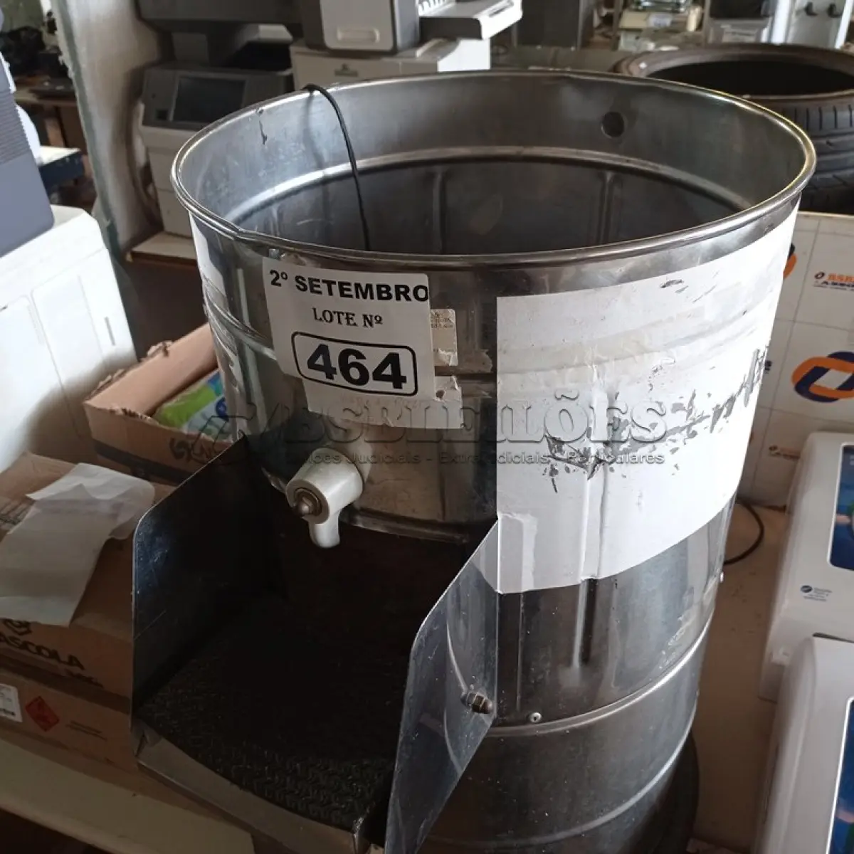 LOTE 464 - 01 DESCASCADOR DE BATATAS INDUSTRIAL. (NO ESTADO) ATENÇÃO! FAZER A VISITAÇÃO ANTES DE ARREMATAR, NÃO SABEMOS SE FUNCIONA. LEILÃO NÃO TEM GARANTIA E NEM DEVOLUÇÃO, SUJEITO A POSSÍVEIS AVARIAS VISÍVEIS/OCULTAS E/OU AUSÊNCIA DE COMPONENTES.