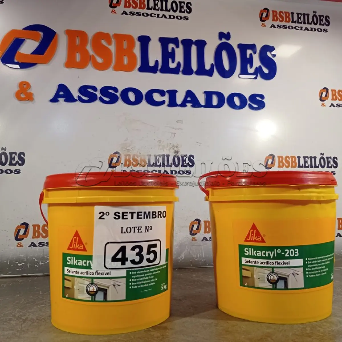 LOTE 435 - 02 BALDES DE SIKACRYL-203, SELANTE ACRÍLICO FLEXÍVEL 5KG. (NO ESTADO) ATENÇÃO! FAZER A VISITAÇÃO ANTES DE ARREMATAR, NÃO SABEMOS SE FUNCIONA. LEILÃO NÃO TEM GARANTIA E NEM DEVOLUÇÃO, SUJEITO A POSSÍVEIS AVARIAS VISÍVEIS/OCULTAS E/OU AUSÊNCIA DE COMPONENTES.