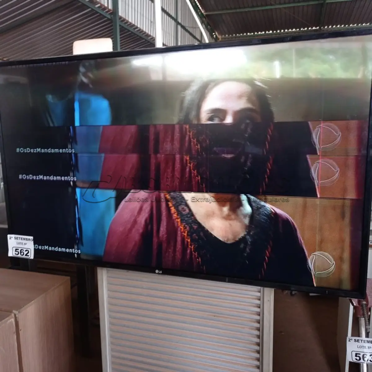 LOTE 562 - 01 TV LG 49” POL COM AVARIAS. (NO ESTADO) ATENÇÃO! FAZER A VISITAÇÃO ANTES DE ARREMATAR, NÃO SABEMOS SE FUNCIONA. LEILÃO NÃO TEM GARANTIA E NEM DEVOLUÇÃO, SUJEITO A POSSÍVEIS AVARIAS VISÍVEIS/OCULTAS E/OU AUSÊNCIA DE COMPONENTES.
