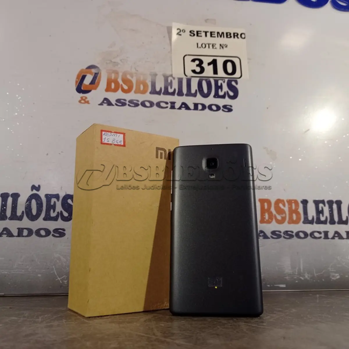 LOTE 310 - 01 CELULAR REDMI. (NO ESTADO) ATENÇÃO! FAZER A VISITAÇÃO ANTES DE ARREMATAR, NÃO SABEMOS SE FUNCIONA. LEILÃO NÃO TEM GARANTIA E NEM DEVOLUÇÃO, SUJEITO A POSSÍVEIS AVARIAS VISÍVEIS/OCULTAS E/OU AUSÊNCIA DE COMPONENTES.