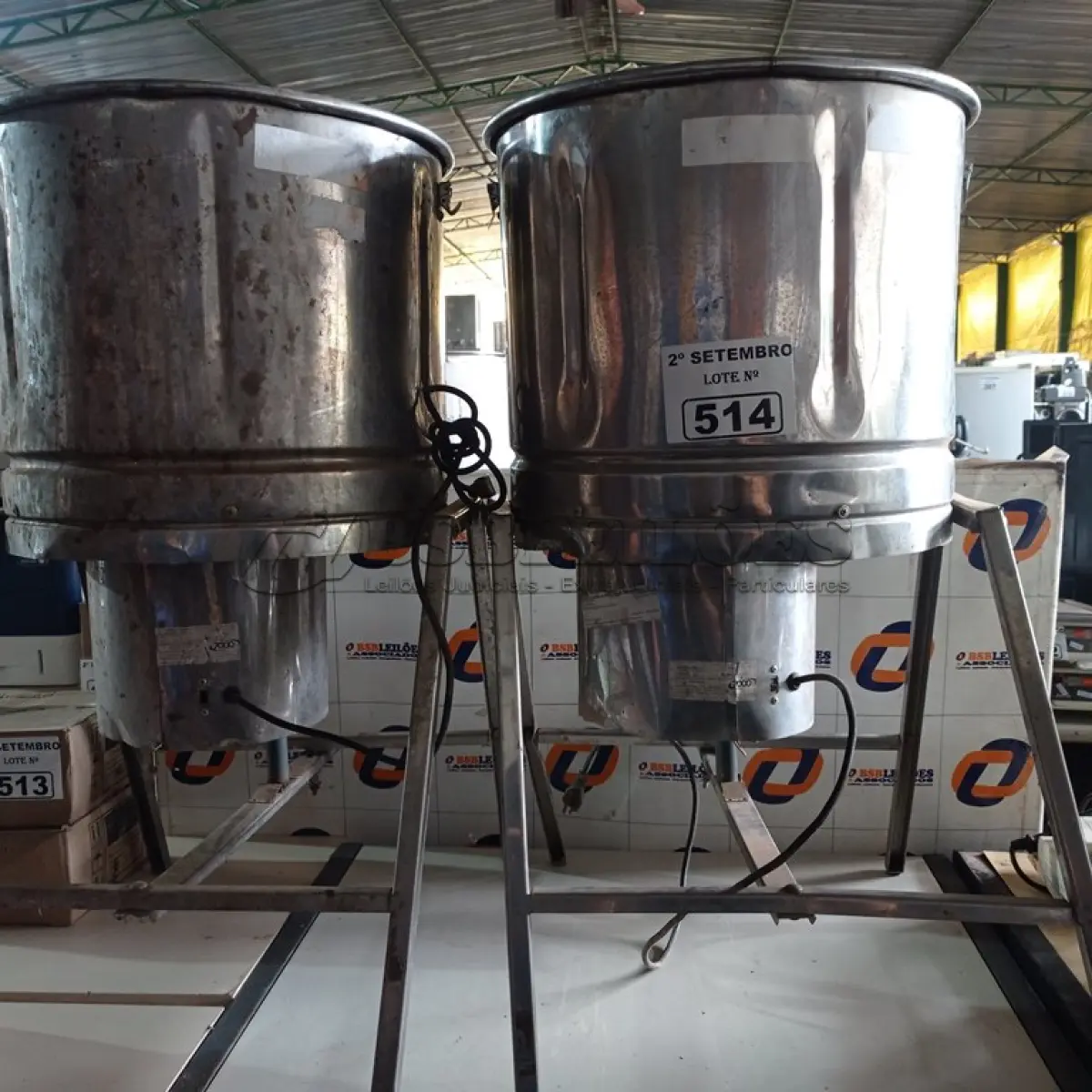 LOTE 514 - 02 DESCASCADORES DE BATATAS INDUSTRIAL. (NO ESTADO) ATENÇÃO! FAZER A VISITAÇÃO ANTES DE ARREMATAR, NÃO SABEMOS SE FUNCIONA. LEILÃO NÃO TEM GARANTIA E NEM DEVOLUÇÃO, SUJEITO A POSSÍVEIS AVARIAS VISÍVEIS/OCULTAS E/OU AUSÊNCIA DE COMPONENTES.