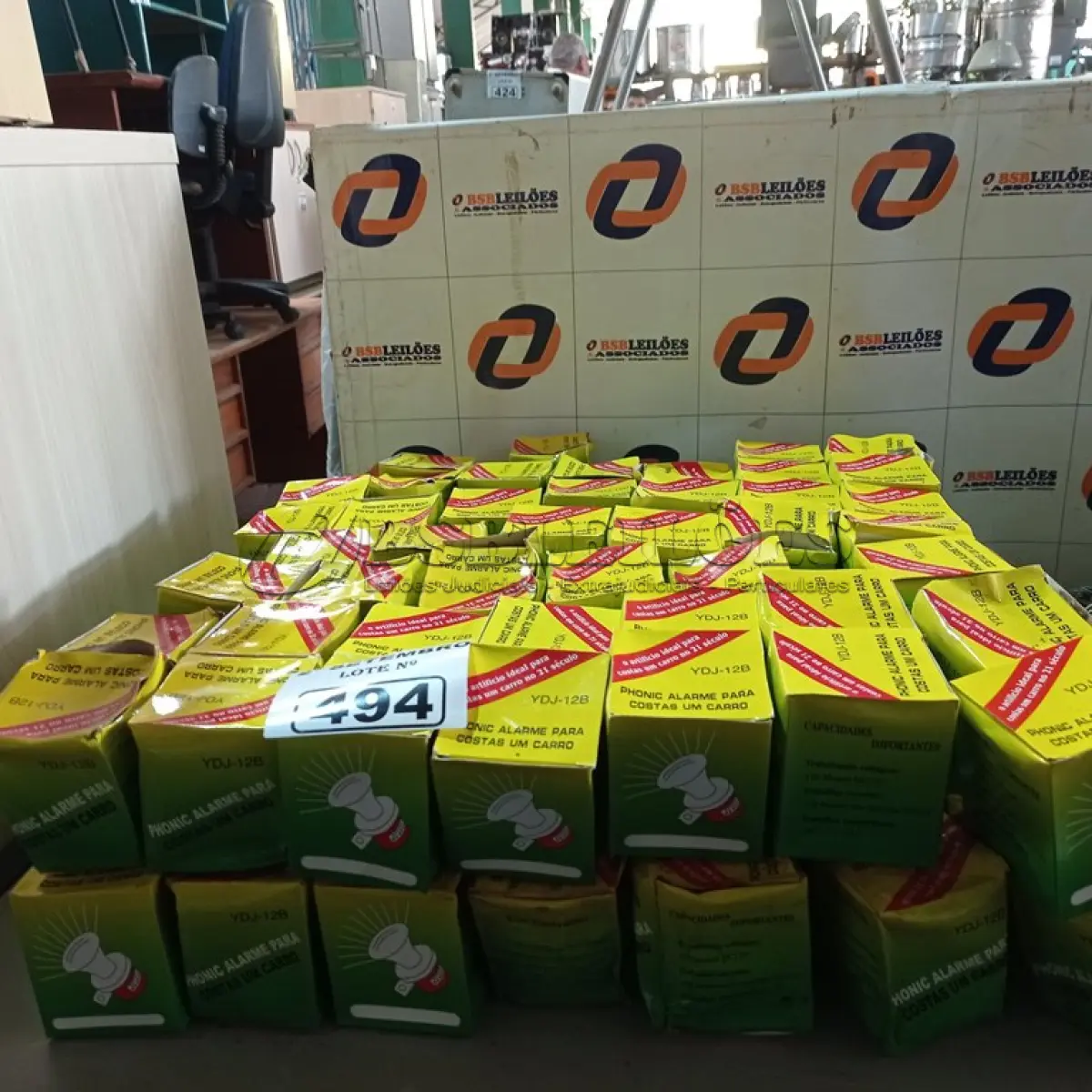 LOTE 494 - 01 LOTE COM GRANDE QUANTIDADE DE SIRENES DE RÉ PARA CAMINHÃO. (NO ESTADO) ATENÇÃO! FAZER A VISITAÇÃO ANTES DE ARREMATAR, NÃO SABEMOS SE FUNCIONA. LEILÃO NÃO TEM GARANTIA E NEM DEVOLUÇÃO, SUJEITO A POSSÍVEIS AVARIAS VISÍVEIS/OCULTAS E/OU AUSÊNCIA DE COMPONENTES.