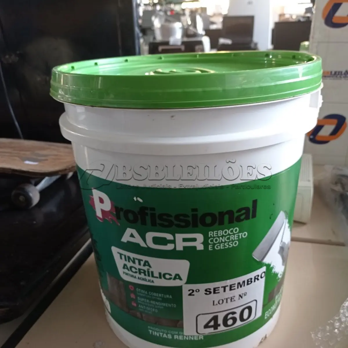 LOTE 460 - 01 BALDE DE TINTA ACRÍLICA 18L NA COR CONCRETO FOSCO. (NO ESTADO) ATENÇÃO! FAZER A VISITAÇÃO ANTES DE ARREMATAR, NÃO SABEMOS SE FUNCIONA. LEILÃO NÃO TEM GARANTIA E NEM DEVOLUÇÃO, SUJEITO A POSSÍVEIS AVARIAS VISÍVEIS/OCULTAS E/OU AUSÊNCIA DE COMPONENTES.