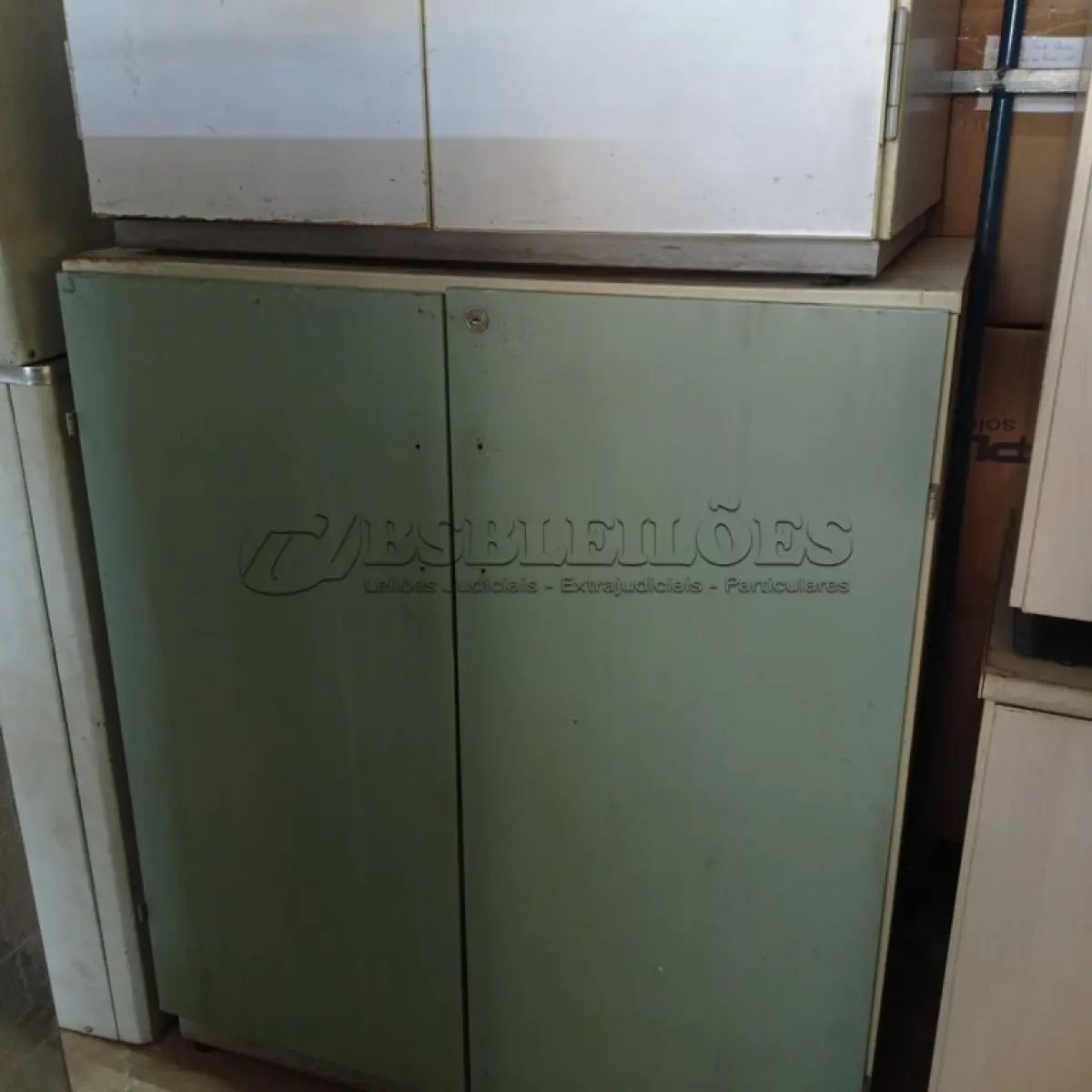 LOTE 352 - 03 ARMÁRIOS BAIXOS COM 02 PORTAS. (NO ESTADO) ATENÇÃO! FAZER A VISITAÇÃO ANTES DE ARREMATAR, NÃO SABEMOS SE FUNCIONA. LEILÃO NÃO TEM GARANTIA E NEM DEVOLUÇÃO, SUJEITO A POSSÍVEIS AVARIAS VISÍVEIS/OCULTAS E/OU AUSÊNCIA DE COMPONENTES.