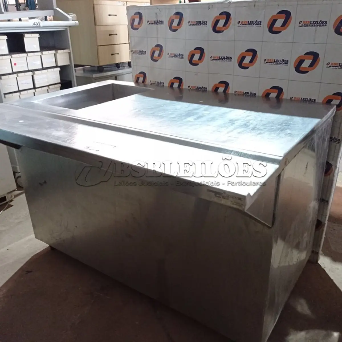 LOTE 534 - 01 BALCÃO EM INOX COM 01 CUBA. (NO ESTADO) ATENÇÃO! FAZER A VISITAÇÃO ANTES DE ARREMATAR, NÃO SABEMOS SE FUNCIONA. LEILÃO NÃO TEM GARANTIA E NEM DEVOLUÇÃO, SUJEITO A POSSÍVEIS AVARIAS VISÍVEIS/OCULTAS E/OU AUSÊNCIA DE COMPONENTES.