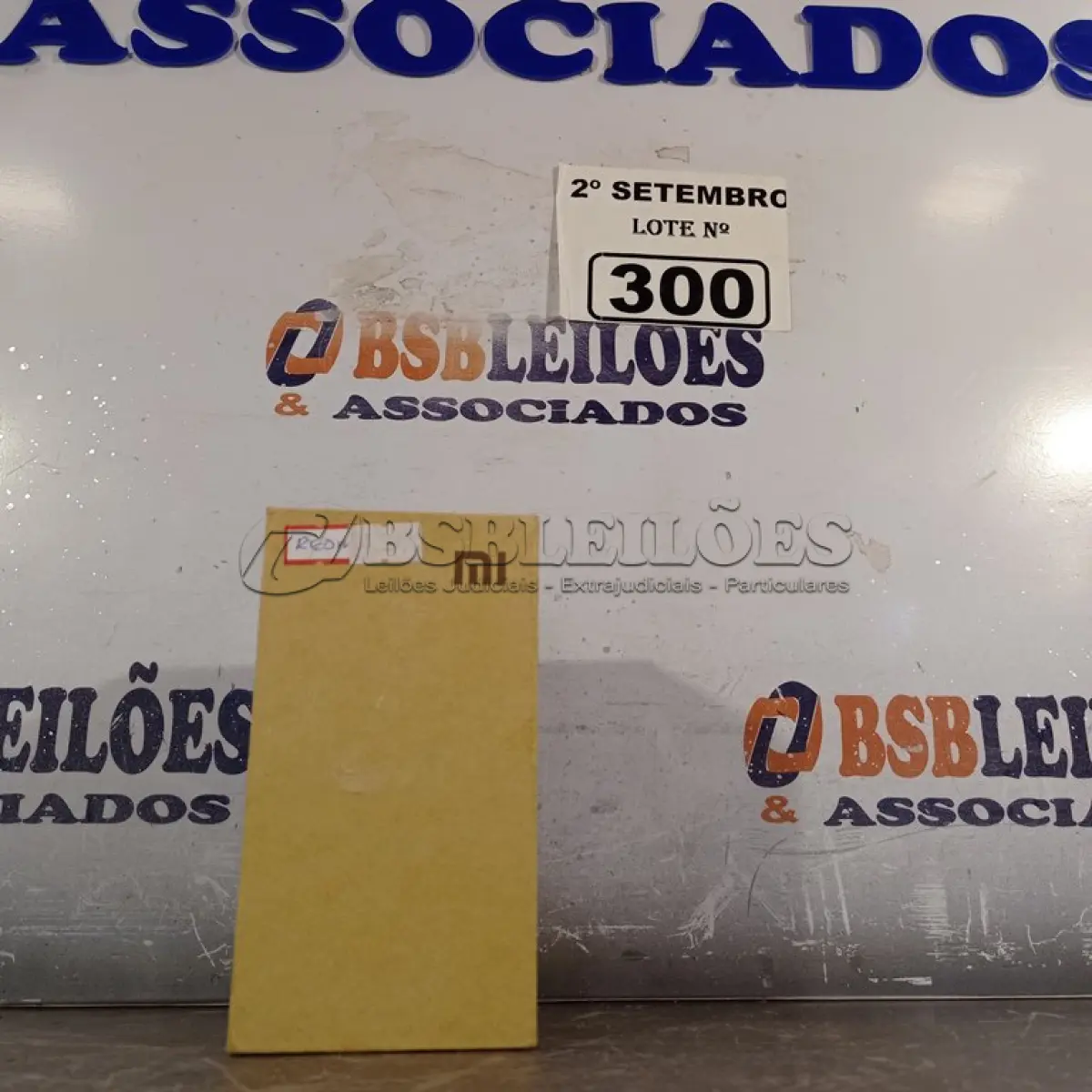 LOTE 300 - 01 CELULAR REDMI. (NO ESTADO) ATENÇÃO! FAZER A VISITAÇÃO ANTES DE ARREMATAR, NÃO SABEMOS SE FUNCIONA. LEILÃO NÃO TEM GARANTIA E NEM DEVOLUÇÃO, SUJEITO A POSSÍVEIS AVARIAS VISÍVEIS/OCULTAS E/OU AUSÊNCIA DE COMPONENTES.