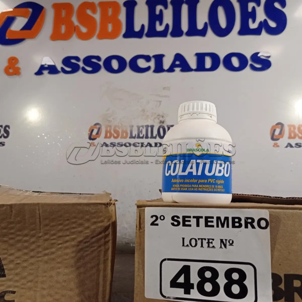 LOTE 488 - 02 CAIXAS COM COLA TUBO ST 175G COM 15 FRASCOS CADA. (NO ESTADO) ATENÇÃO! FAZER A VISITAÇÃO ANTES DE ARREMATAR, NÃO SABEMOS SE FUNCIONA. LEILÃO NÃO TEM GARANTIA E NEM DEVOLUÇÃO, SUJEITO A POSSÍVEIS AVARIAS VISÍVEIS/OCULTAS E/OU AUSÊNCIA DE COMPONENTES.