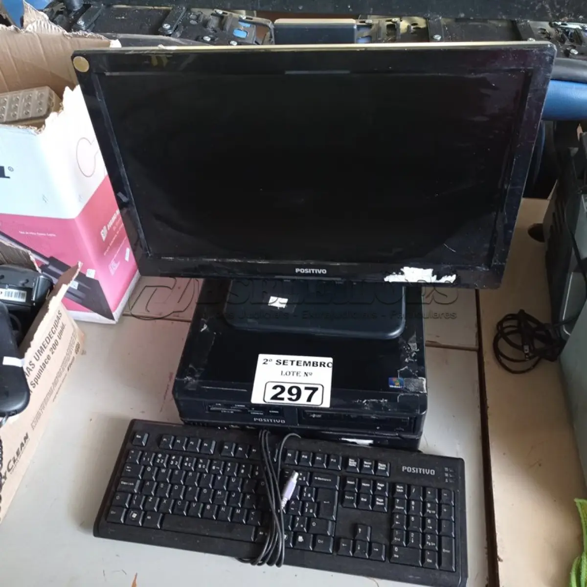 LOTE 297 - 01 CPU, 01 MONITOR E 01 TECLADO. (NO ESTADO) ATENÇÃO! FAZER A VISITAÇÃO ANTES DE ARREMATAR, NÃO SABEMOS SE FUNCIONA. LEILÃO NÃO TEM GARANTIA E NEM DEVOLUÇÃO, SUJEITO A POSSÍVEIS AVARIAS VISÍVEIS/OCULTAS E/OU AUSÊNCIA DE COMPONENTES.