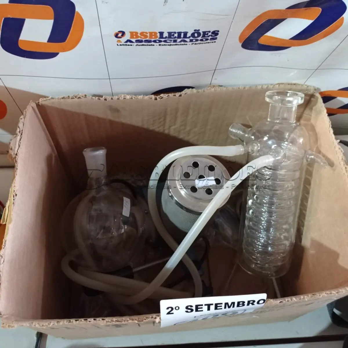 LOTE 409 - 01 EQUIPAMENTO DE LABORATÓRIO. (NO ESTADO) ATENÇÃO! FAZER A VISITAÇÃO ANTES DE ARREMATAR, NÃO SABEMOS SE FUNCIONA. LEILÃO NÃO TEM GARANTIA E NEM DEVOLUÇÃO, SUJEITO A POSSÍVEIS AVARIAS VISÍVEIS/OCULTAS E/OU AUSÊNCIA DE COMPONENTES.