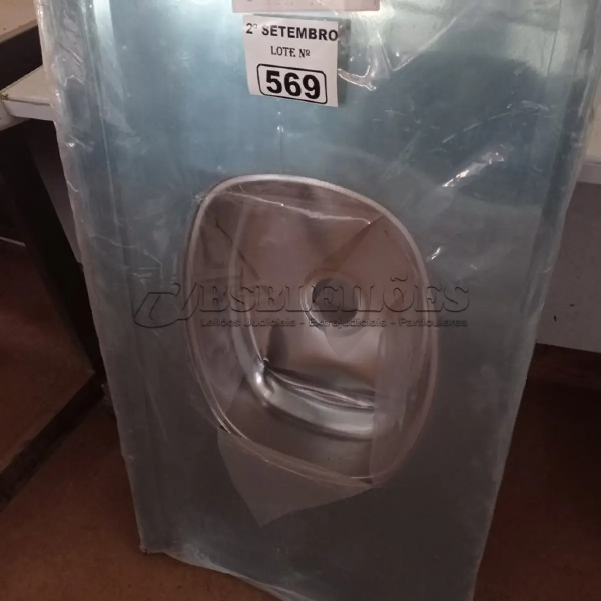 LOTE 569 - 01 PIA EM AÇO INOX COM 01 CUBA MEDINDO 1,00M X 0,54CM. (NO ESTADO) ATENÇÃO! FAZER A VISITAÇÃO ANTES DE ARREMATAR, NÃO SABEMOS SE FUNCIONA. LEILÃO NÃO TEM GARANTIA E NEM DEVOLUÇÃO, SUJEITO A POSSÍVEIS AVARIAS VISÍVEIS/OCULTAS E/OU AUSÊNCIA DE COMPONENTES.