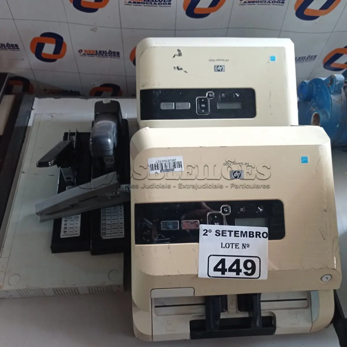 LOTE 449 - 01 GUILHOTINA DE MESA, 02 SCANERS HP, 01 SWITCH E 03 GRAMPEADORES MARCAS E MODELOS DIVERSOS. (NO ESTADO) ATENÇÃO! FAZER A VISITAÇÃO ANTES DE ARREMATAR, NÃO SABEMOS SE FUNCIONA. LEILÃO NÃO TEM GARANTIA E NEM DEVOLUÇÃO, SUJEITO A POSSÍVEIS AVARIAS VISÍVEIS/OCULTAS E/OU AUSÊNCIA DE COMPONENTES.