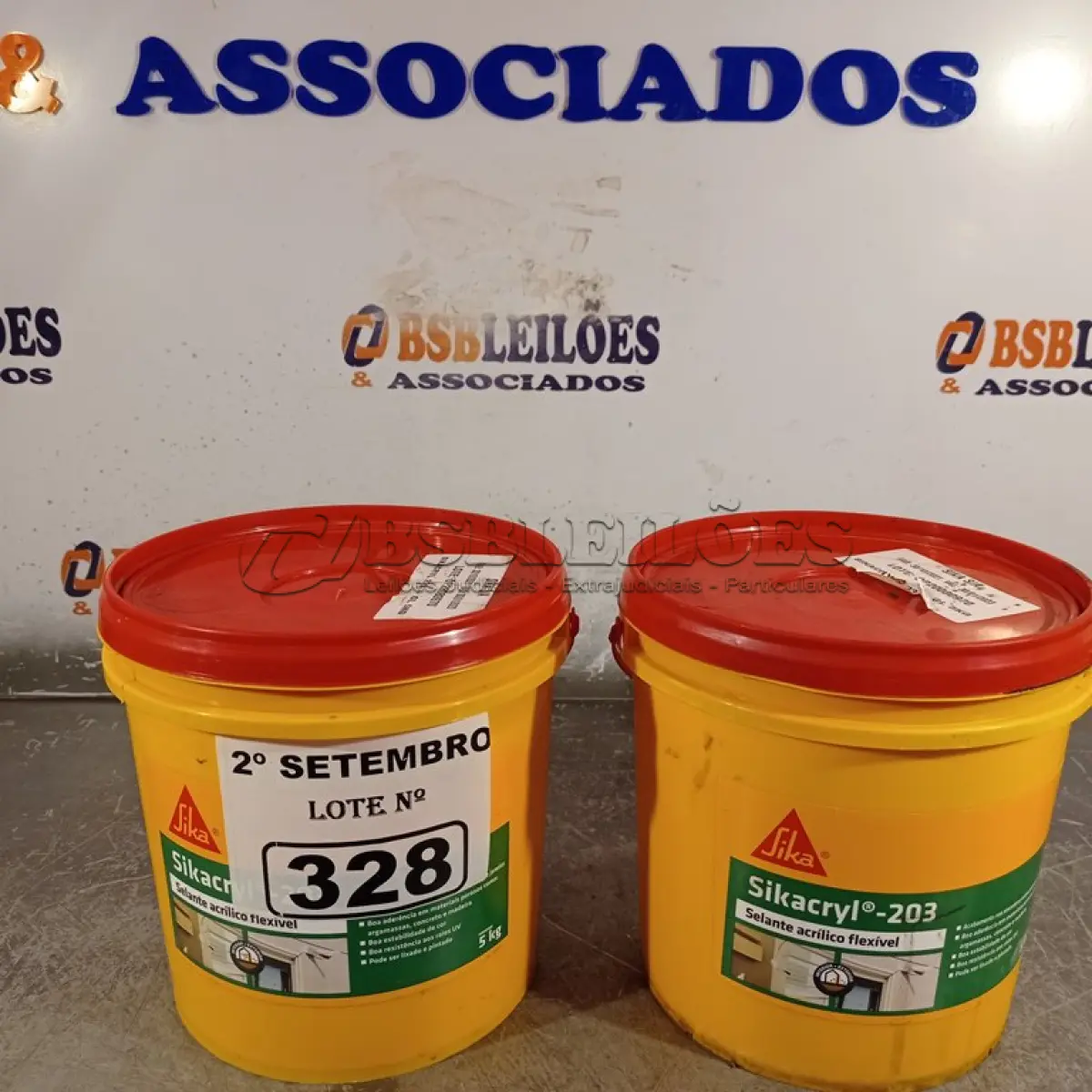 LOTE 328 - 02 BALDES DE SIKACRYL-203, SELANTE ACRÍLICO FLEXÍVEL 5KG. (NO ESTADO) ATENÇÃO! FAZER A VISITAÇÃO ANTES DE ARREMATAR, NÃO SABEMOS SE FUNCIONA. LEILÃO NÃO TEM GARANTIA E NEM DEVOLUÇÃO, SUJEITO A POSSÍVEIS AVARIAS VISÍVEIS/OCULTAS E/OU AUSÊNCIA DE COMPONENTES.