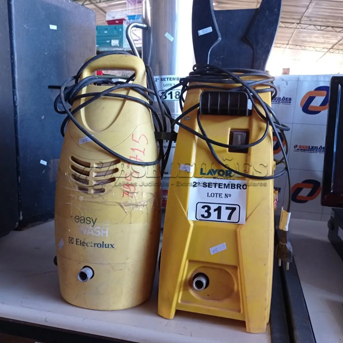 LOTE 317 - 02 LAVADORAS DE ALTA PRESSÃO MARCAS E MODELOS DIVERSOS. (NO ESTADO) ATENÇÃO! FAZER A VISITAÇÃO ANTES DE ARREMATAR, NÃO SABEMOS SE FUNCIONA. LEILÃO NÃO TEM GARANTIA E NEM DEVOLUÇÃO, SUJEITO A POSSÍVEIS AVARIAS VISÍVEIS/OCULTAS E/OU AUSÊNCIA DE COMPONENTES.