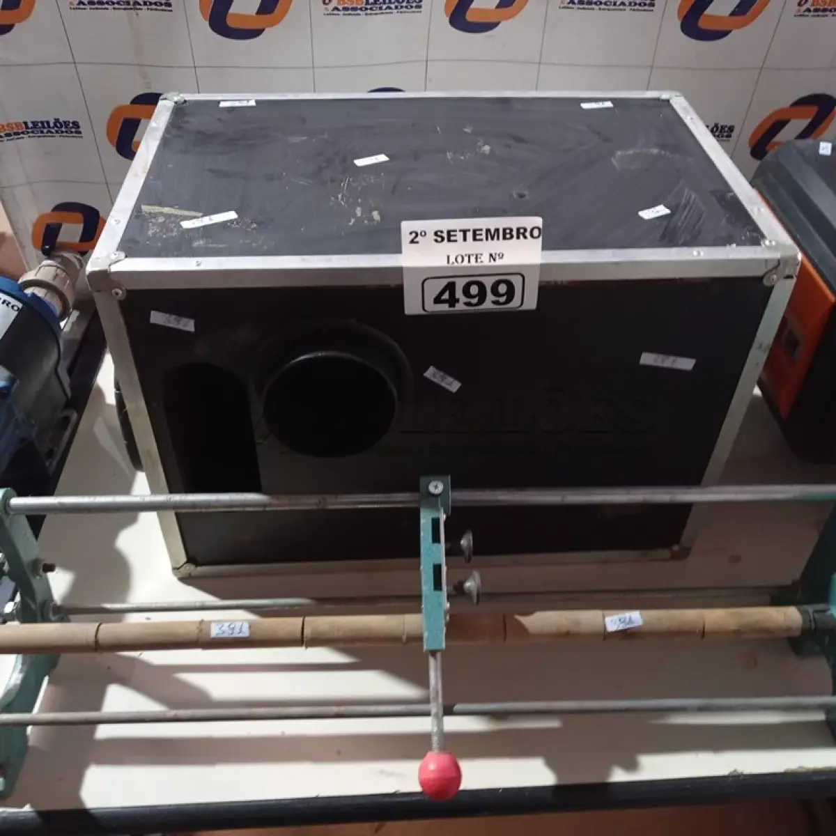 LOTE 499 - 01 TALHADEIRA MANUAL PARA CORTE DE FOLHA DE OURO E 01 CANHÃO PARA CONFETES. (NO ESTADO) ATENÇÃO! FAZER A VISITAÇÃO ANTES DE ARREMATAR, NÃO SABEMOS SE FUNCIONA. LEILÃO NÃO TEM GARANTIA E NEM DEVOLUÇÃO, SUJEITO A POSSÍVEIS AVARIAS VISÍVEIS/OCULTAS E/OU AUSÊNCIA DE COMPONENTES.