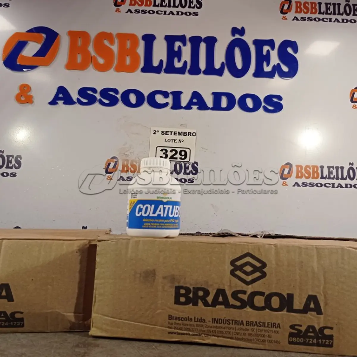 LOTE 329 - 02 CAIXAS COM COLA TUBO ST 175G COM 15 FRASCOS CADA. (NO ESTADO) ATENÇÃO! FAZER A VISITAÇÃO ANTES DE ARREMATAR, NÃO SABEMOS SE FUNCIONA. LEILÃO NÃO TEM GARANTIA E NEM DEVOLUÇÃO, SUJEITO A POSSÍVEIS AVARIAS VISÍVEIS/OCULTAS E/OU AUSÊNCIA DE COMPONENTES.