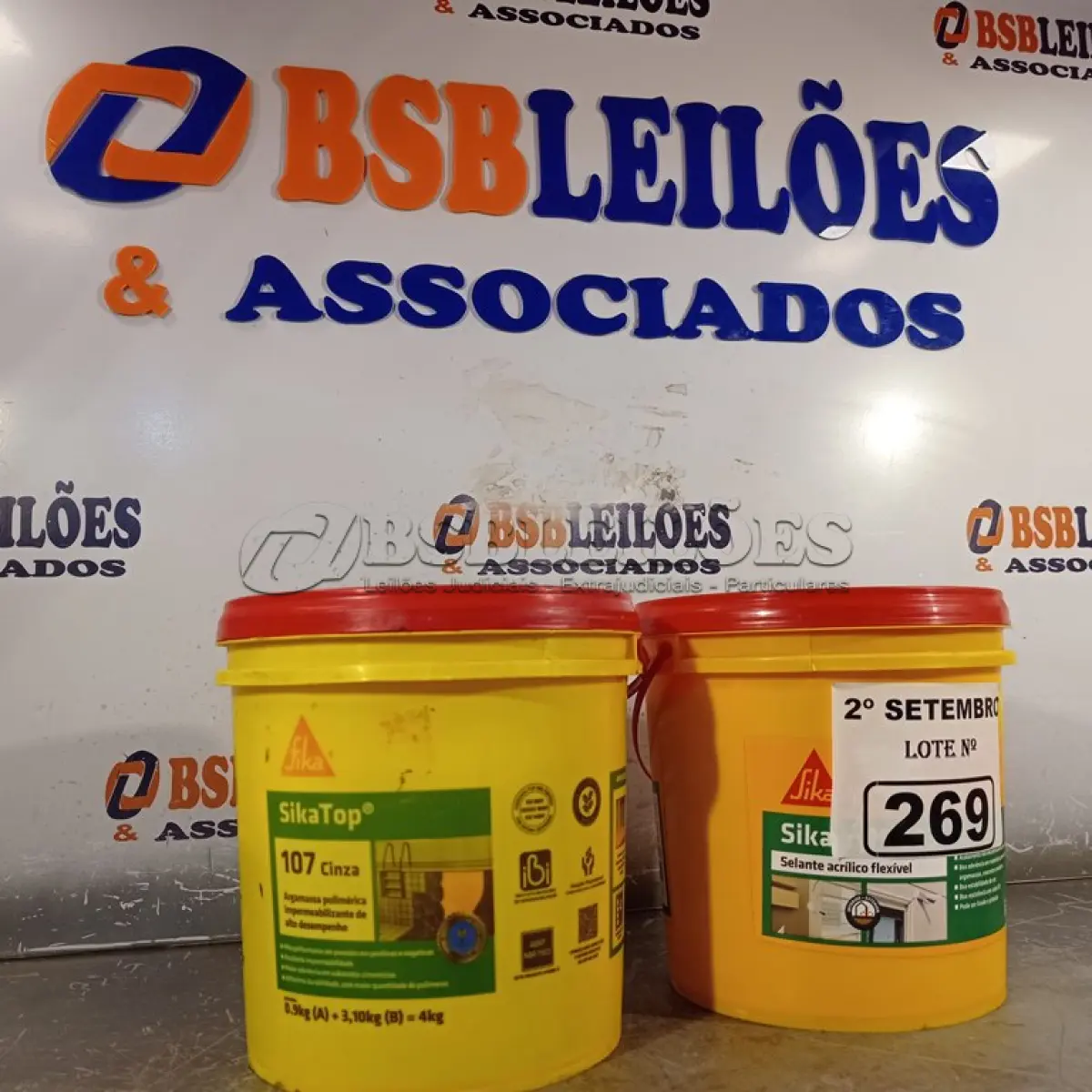 LOTE 269 - 02 BALDES DE SIKACRYL-203, SELANTE ACRÍLICO FLEXÍVEL 5KG. (NO ESTADO) ATENÇÃO! FAZER A VISITAÇÃO ANTES DE ARREMATAR, NÃO SABEMOS SE FUNCIONA. LEILÃO NÃO TEM GARANTIA E NEM DEVOLUÇÃO, SUJEITO A POSSÍVEIS AVARIAS VISÍVEIS/OCULTAS E/OU AUSÊNCIA DE COMPONENTES.