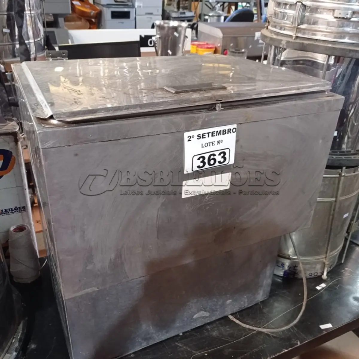 LOTE 363 - 01 REFRESQUEIRA MARCA IBBL EM INOX. (NO ESTADO) ATENÇÃO! FAZER A VISITAÇÃO ANTES DE ARREMATAR, NÃO SABEMOS SE FUNCIONA. LEILÃO NÃO TEM GARANTIA E NEM DEVOLUÇÃO, SUJEITO A POSSÍVEIS AVARIAS VISÍVEIS/OCULTAS E/OU AUSÊNCIA DE COMPONENTES.