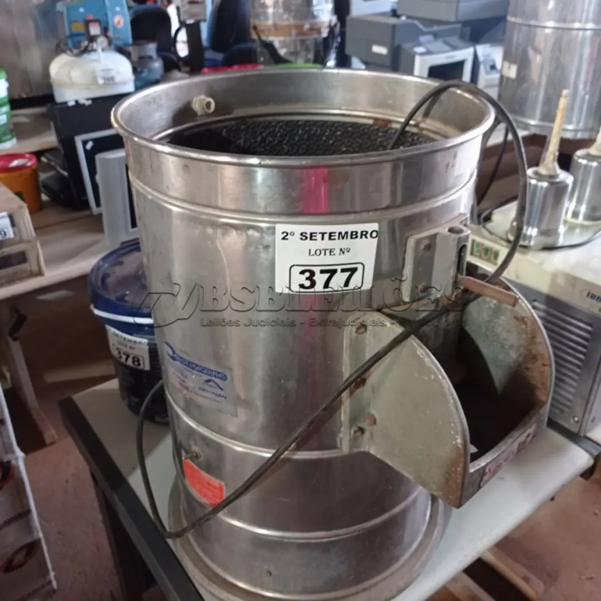 LOTE 377 - 01 DESCASCADOR DE BATATAS INDUSTRIAL. (NO ESTADO) ATENÇÃO! FAZER A VISITAÇÃO ANTES DE ARREMATAR, NÃO SABEMOS SE FUNCIONA. LEILÃO NÃO TEM GARANTIA E NEM DEVOLUÇÃO, SUJEITO A POSSÍVEIS AVARIAS VISÍVEIS/OCULTAS E/OU AUSÊNCIA DE COMPONENTES.