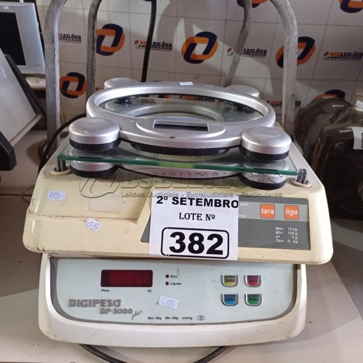 LOTE 382 - 02 BALANÇAS DIGITAIS E 02 BALANÇAS DE USO DOMÉSTICO MARCAS E MODELOS DIVERSOS. (NO ESTADO) ATENÇÃO! FAZER A VISITAÇÃO ANTES DE ARREMATAR, NÃO SABEMOS SE FUNCIONA. LEILÃO NÃO TEM GARANTIA E NEM DEVOLUÇÃO, SUJEITO A POSSÍVEIS AVARIAS VISÍVEIS/OCULTAS E/OU AUSÊNCIA DE COMPONENTES.