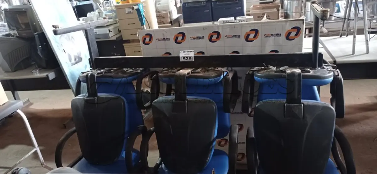 LOTE 529 - 02 LONGARINAS DE 03 LUGARES. (NO ESTADO) ATENÇÃO! FAZER A VISITAÇÃO ANTES DE ARREMATAR, NÃO SABEMOS SE FUNCIONA. LEILÃO NÃO TEM GARANTIA E NEM DEVOLUÇÃO, SUJEITO A POSSÍVEIS AVARIAS VISÍVEIS/OCULTAS E/OU AUSÊNCIA DE COMPONENTES.