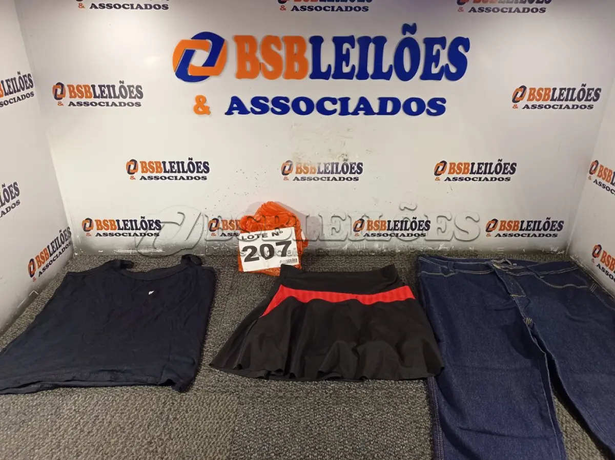 LOTE 207 - 15 – PEÇAS DE ROUPAS FEMININAS DIVERSAS (NO ESTADO, NÃO SABEMOS SE FUNCIONA. LEILÃO NÃO TEM GARANTIA E NEM DEVOLUÇÃO, SUJEITO A POSSÍVEIS AVARIAS VISÍVEIS/OCULTAS E/OU AUSÊNCIA DE COMPONENTES)