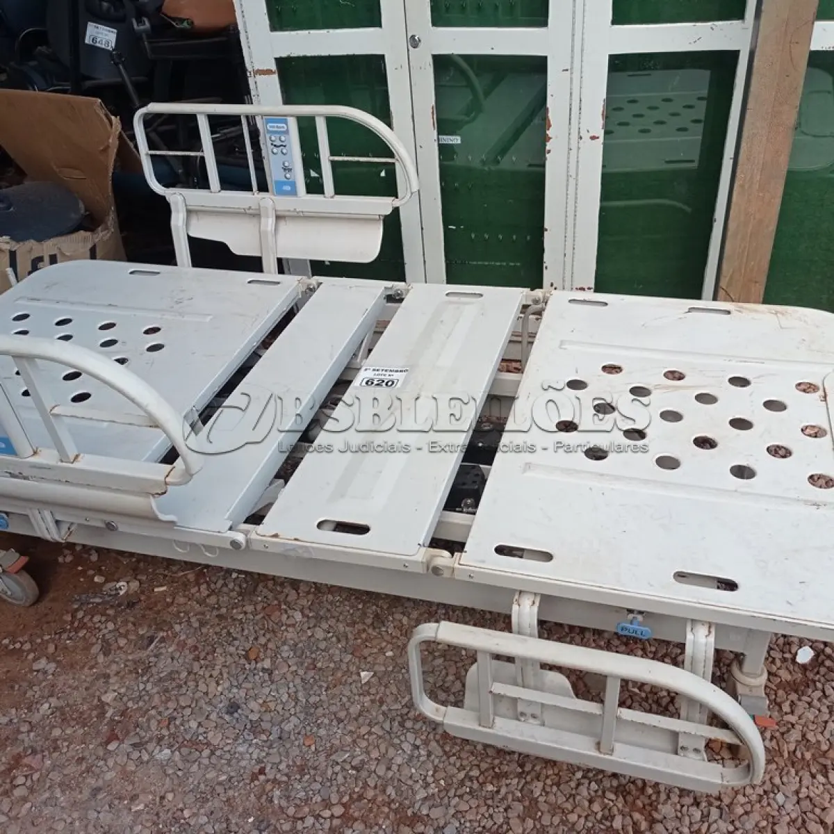 LOTE 620 - 01 CAMA HOSPITALAR. (NO ESTADO) ATENÇÃO! FAZER A VISITAÇÃO ANTES DE ARREMATAR, NÃO SABEMOS SE FUNCIONA. LEILÃO NÃO TEM GARANTIA E NEM DEVOLUÇÃO, SUJEITO A POSSÍVEIS AVARIAS VISÍVEIS/OCULTAS E/OU AUSÊNCIA DE COMPONENTES.