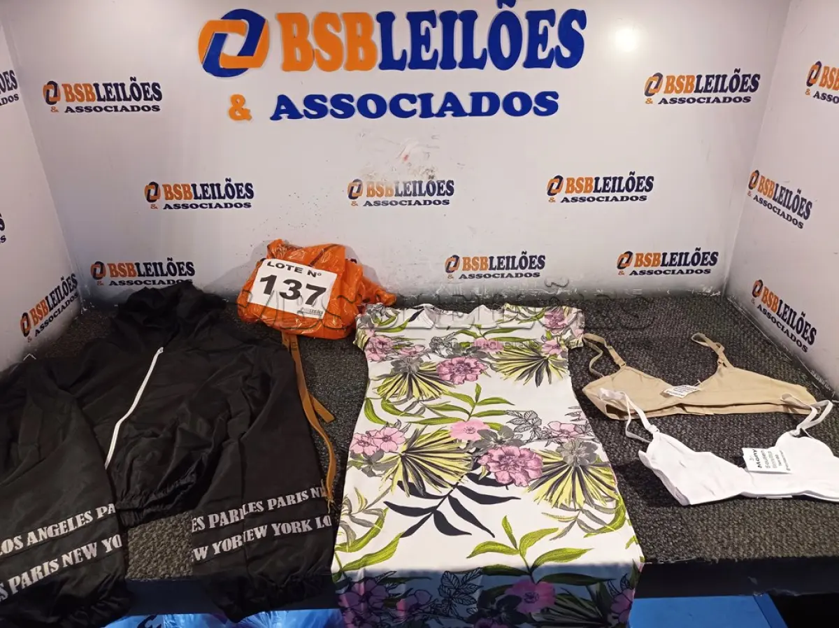LOTE 137 - 10 – PEÇAS DE ROUPAS FEMININAS DIVERSAS (NO ESTADO, NÃO SABEMOS SE FUNCIONA. LEILÃO NÃO TEM GARANTIA E NEM DEVOLUÇÃO, SUJEITO A POSSÍVEIS AVARIAS VISÍVEIS/OCULTAS E/OU AUSÊNCIA DE COMPONENTES)