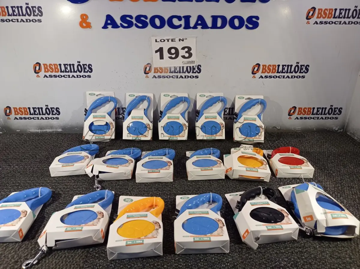 LOTE 193 - 17 - GUIAS RETRÁTIL P/COLEIRA 5 METROS PARA PETS COM TRAVA (NO ESTADO, NÃO SABEMOS SE FUNCIONA. LEILÃO NÃO TEM GARANTIA E NEM DEVOLUÇÃO, SUJEITO A POSSÍVEIS AVARIAS VISÍVEIS/OCULTAS E/OU AUSÊNCIA DE COMPONENTES)