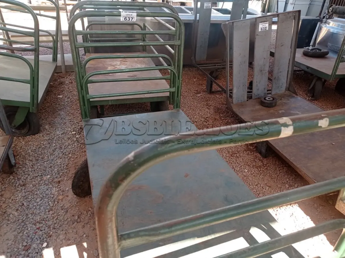 LOTE 637 - 01 CARRINHO PARA TRANSPORTE DE CARGAS COM AVARIAS. (NO ESTADO) ATENÇÃO! FAZER A VISITAÇÃO ANTES DE ARREMATAR, NÃO SABEMOS SE FUNCIONA. LEILÃO NÃO TEM GARANTIA E NEM DEVOLUÇÃO, SUJEITO A POSSÍVEIS AVARIAS VISÍVEIS/OCULTAS E/OU AUSÊNCIA DE COMPONENTES.