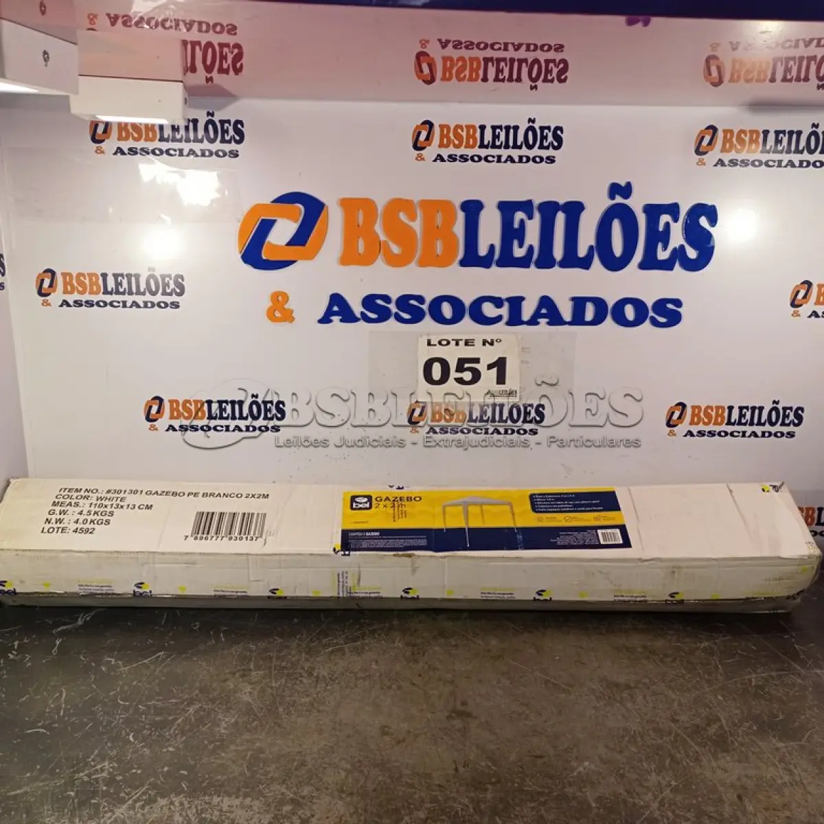 LOTE 051 - 01 – TENDA GAZEBO 2,0 X2,0 (NO ESTADO, NÃO SABEMOS SE FUNCIONA. LEILÃO NÃO TEM GARANTIA E NEM DEVOLUÇÃO, SUJEITO A POSSÍVEIS AVARIAS VISÍVEIS/OCULTAS E/OU AUSÊNCIA DE COMPONENTES)