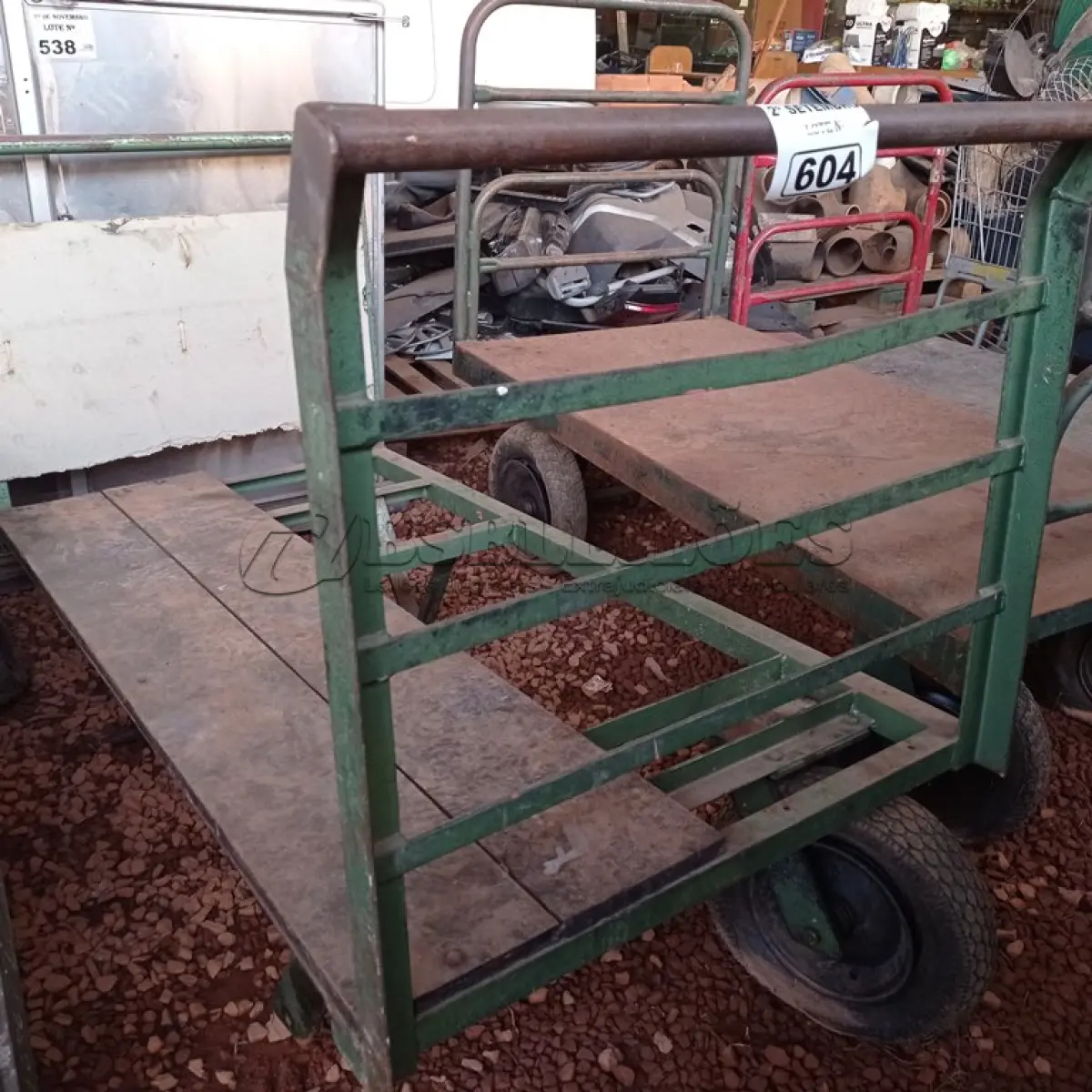 LOTE 604 - 01 CARRINHO PARA TRANSPORTE DE CARGAS COM AVARIAS. (NO ESTADO) ATENÇÃO! FAZER A VISITAÇÃO ANTES DE ARREMATAR, NÃO SABEMOS SE FUNCIONA. LEILÃO NÃO TEM GARANTIA E NEM DEVOLUÇÃO, SUJEITO A POSSÍVEIS AVARIAS VISÍVEIS/OCULTAS E/OU AUSÊNCIA DE COMPONENTES.