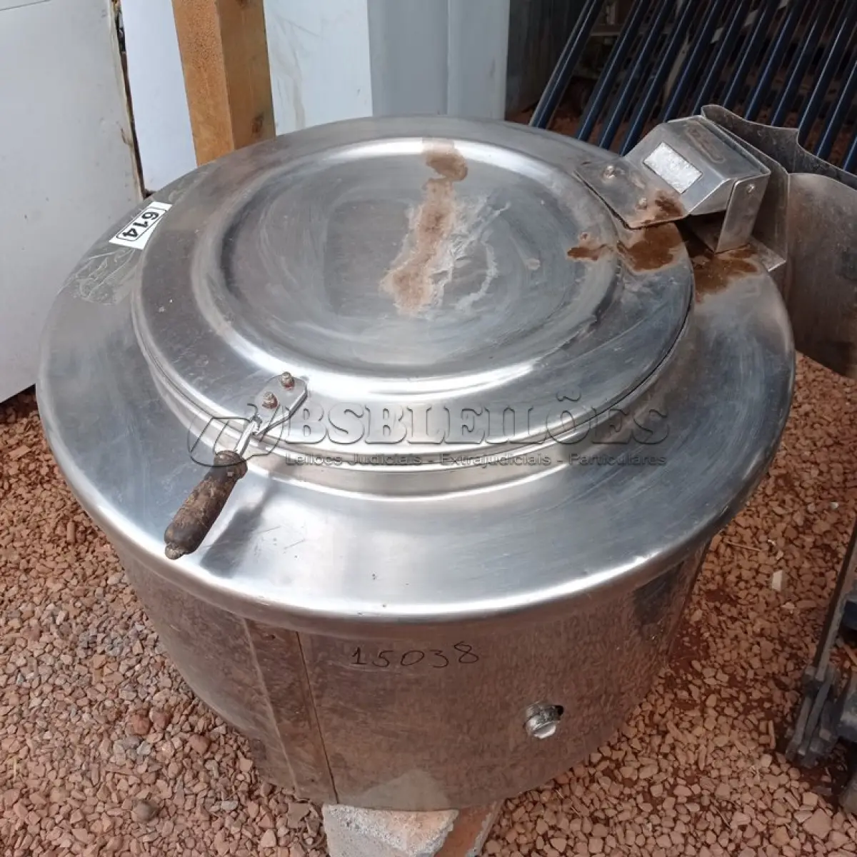 LOTE 614 - 01 PANELA INDUSTRIAL. (NO ESTADO) ATENÇÃO! FAZER A VISITAÇÃO ANTES DE ARREMATAR, NÃO SABEMOS SE FUNCIONA. LEILÃO NÃO TEM GARANTIA E NEM DEVOLUÇÃO, SUJEITO A POSSÍVEIS AVARIAS VISÍVEIS/OCULTAS E/OU AUSÊNCIA DE COMPONENTES.