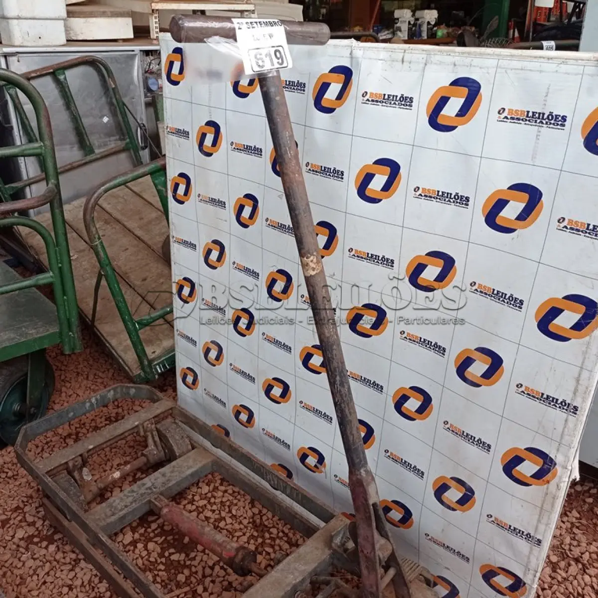 LOTE 619 - 01 CARRINHO PARA TRANSPORTE DE CARGAS COM AVARIAS. (NO ESTADO) ATENÇÃO! FAZER A VISITAÇÃO ANTES DE ARREMATAR, NÃO SABEMOS SE FUNCIONA. LEILÃO NÃO TEM GARANTIA E NEM DEVOLUÇÃO, SUJEITO A POSSÍVEIS AVARIAS VISÍVEIS/OCULTAS E/OU AUSÊNCIA DE COMPONENTES.