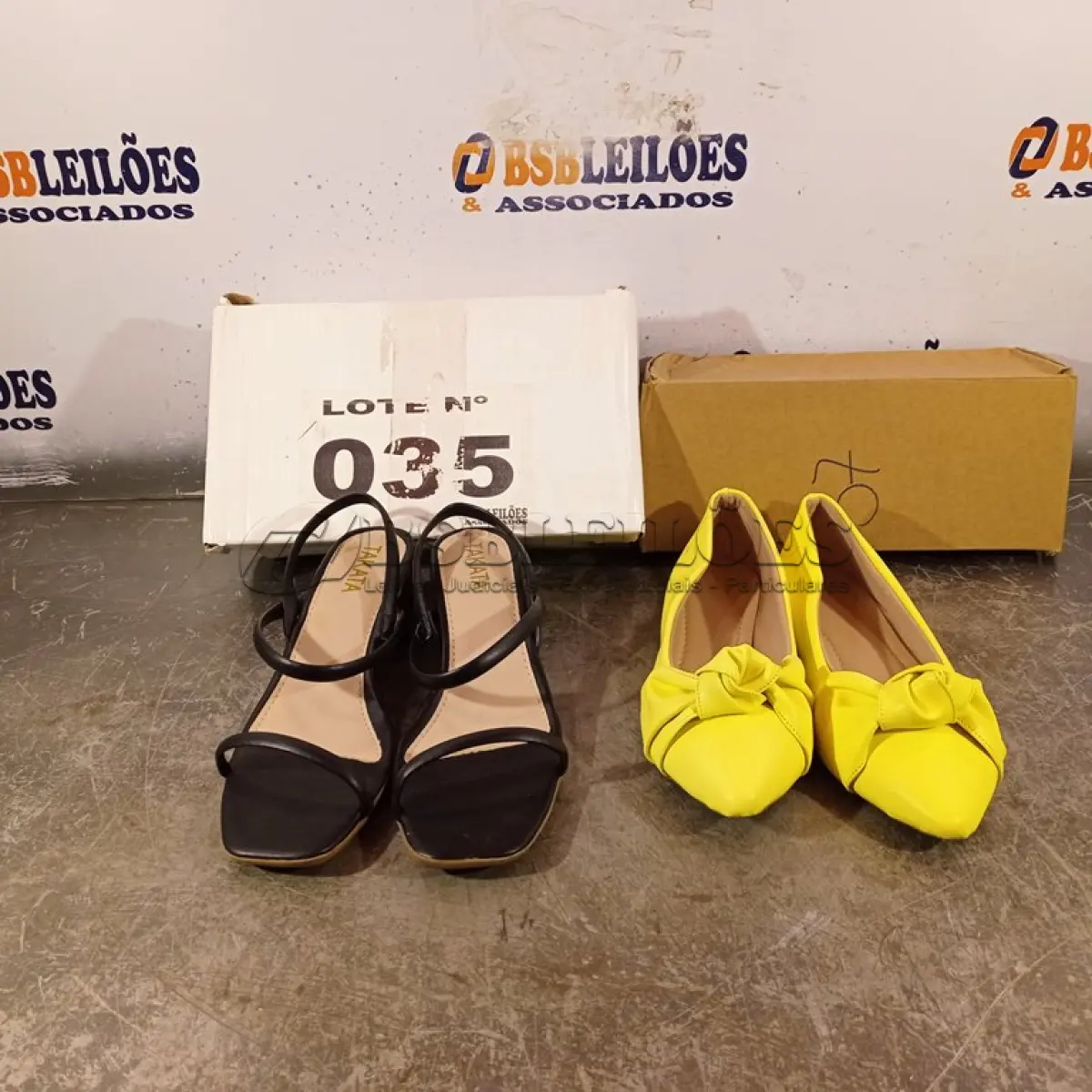 LOTE 035 - 02 – PARES DE CALÇADOS FEMININO Nº 37 (NO ESTADO, NÃO SABEMOS SE FUNCIONA. LEILÃO NÃO TEM GARANTIA E NEM DEVOLUÇÃO, SUJEITO A POSSÍVEIS AVARIAS VISÍVEIS/OCULTAS E/OU AUSÊNCIA DE COMPONENTES)